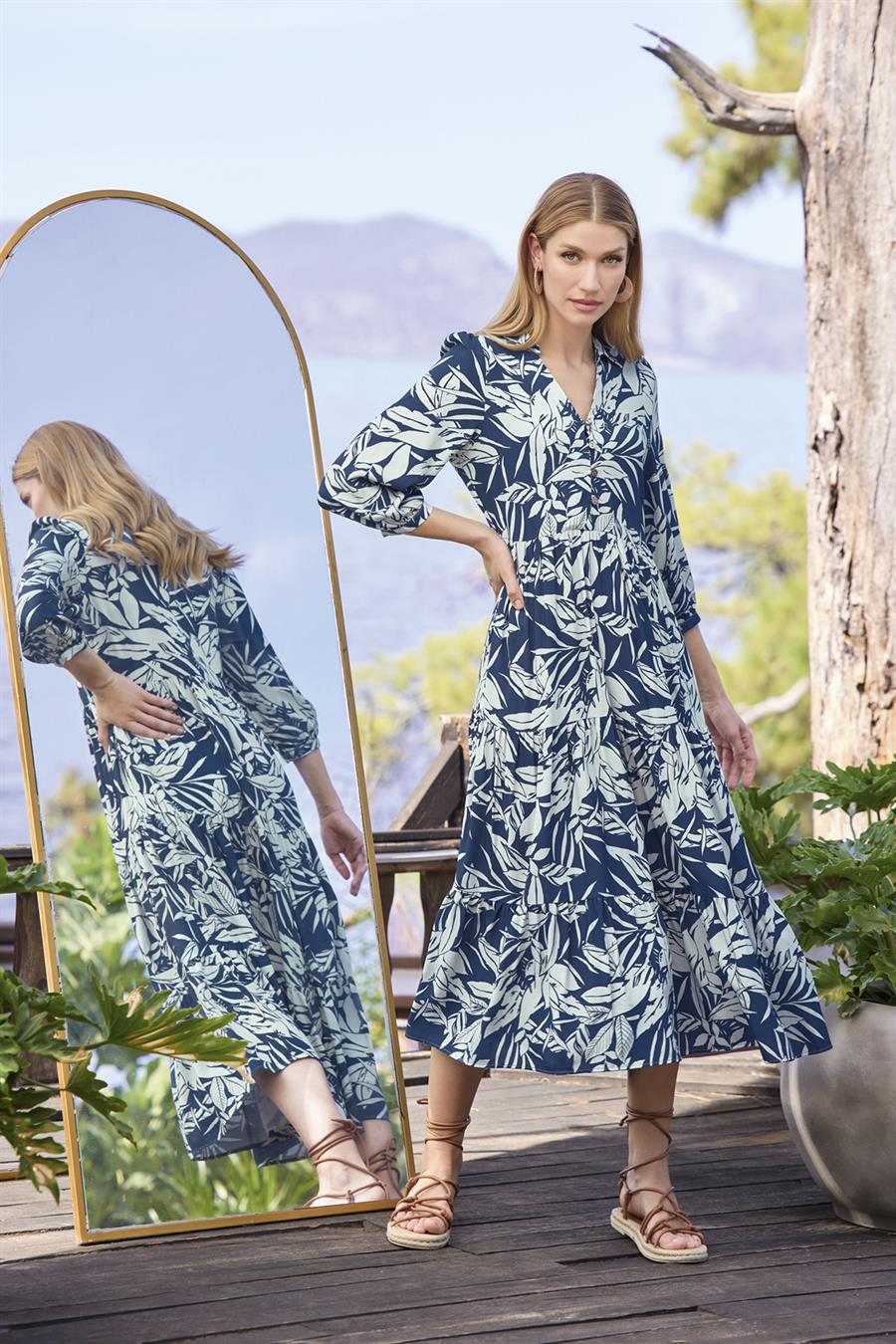 Yaprak Desenli Önü Düğmeli Truvakar Kollu Elbise