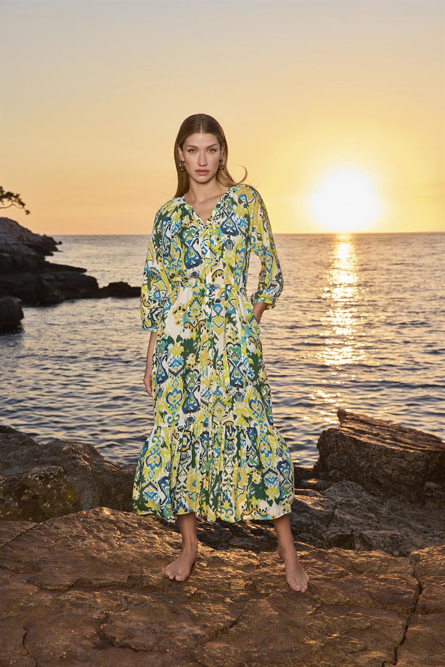 Desenli Truvakar Kollu Önü Düğmeli V Yaka Elbise