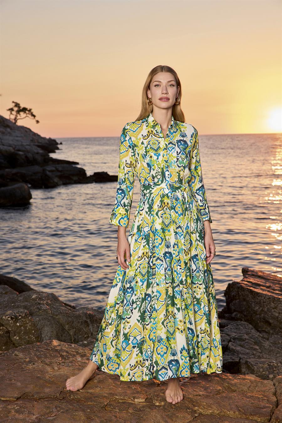 Desenli Uzun Kollu Önü Düğmeli Gömlek Yaka Elbise