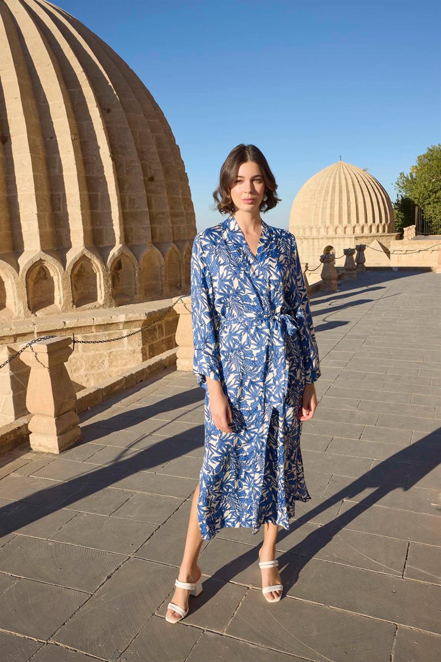 Yaprak Desenli Yırtmaçlı Saten Sabahlık