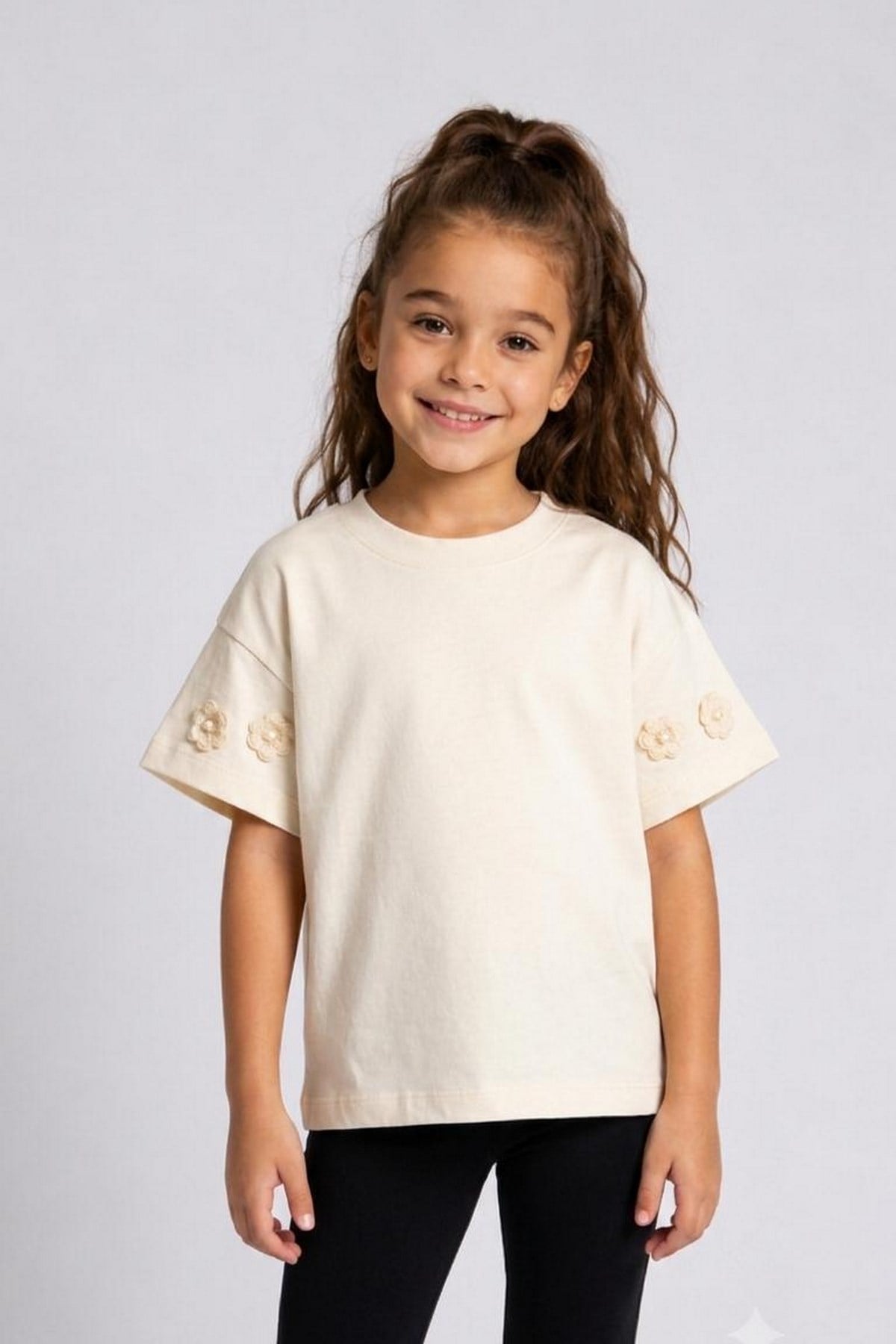 Çiçek Detaylı Kız Çocuk Basic Tshirt Ekru