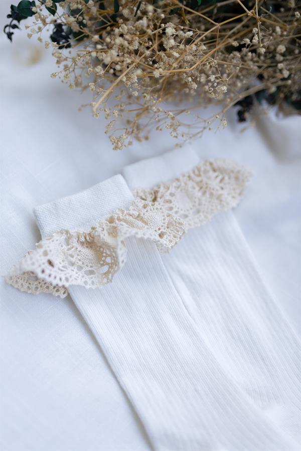 Diz Altı Dantelli Çizgili Çorap Ekru