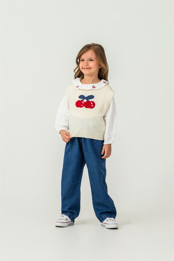 Kiraz İşlemeli Triko Yelek Gömlek Kot Pantolon Takım Bej