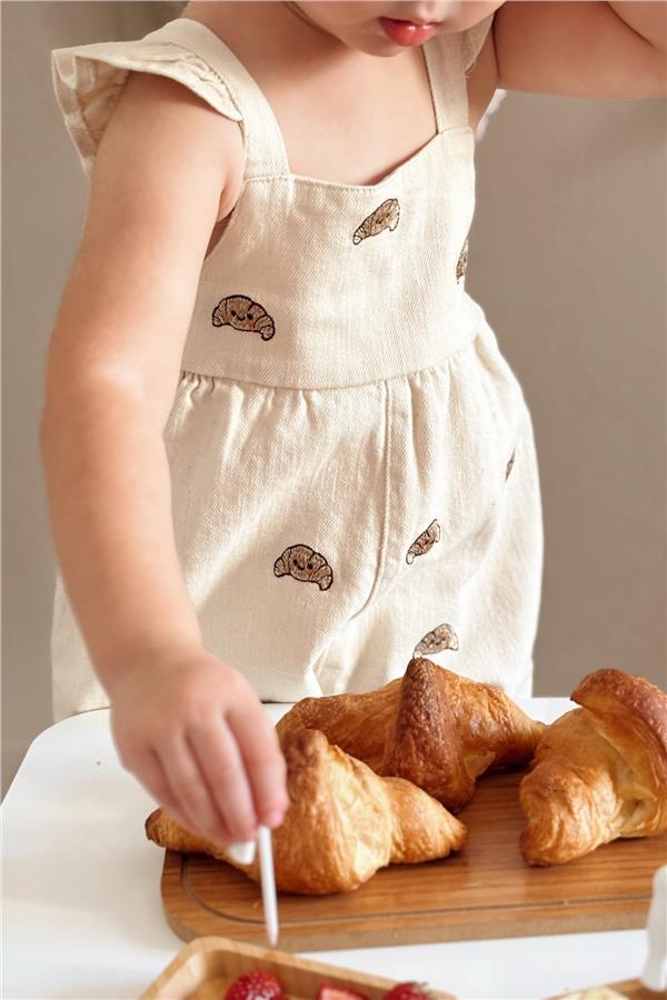 Kruvasan Nakışlı Kız Çocuk Tulum Bej