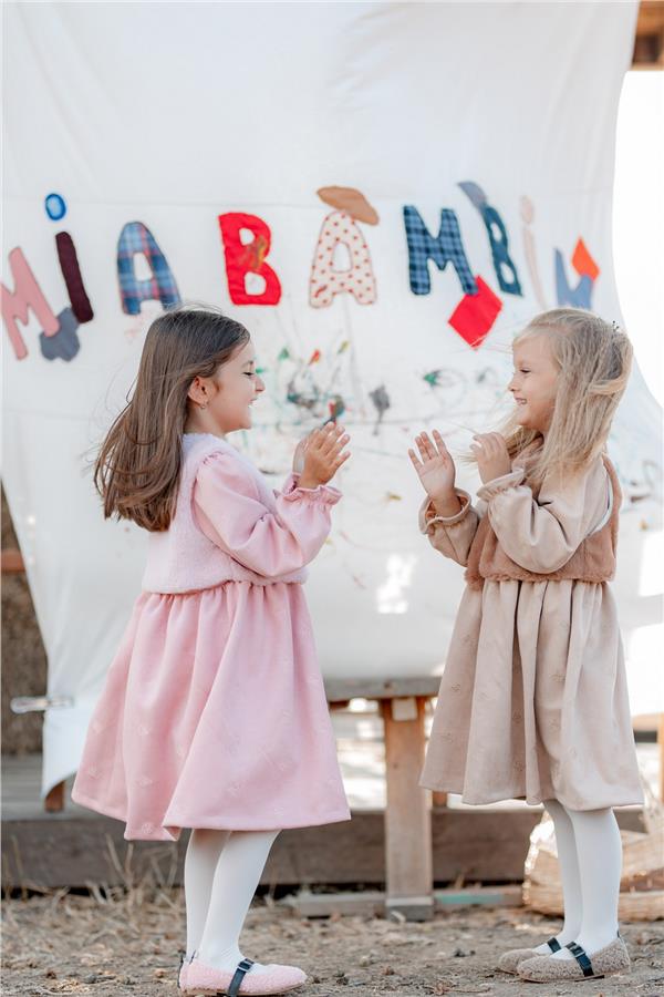 Kürklü Nubuk Kumaş Fiyonk Nakışlı Elbise Kahverengi