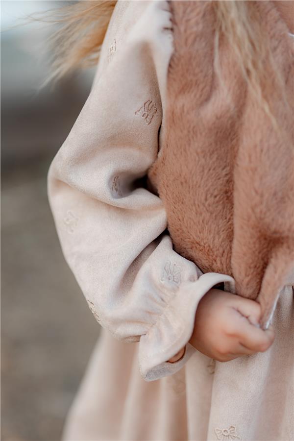 Kürklü Nubuk Kumaş Fiyonk Nakışlı Elbise Kahverengi