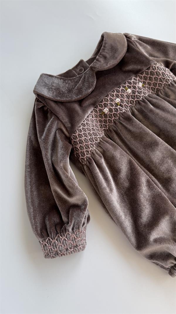 Rokoko Nakışlı Kadife Kız Bebek Tulum Vizon