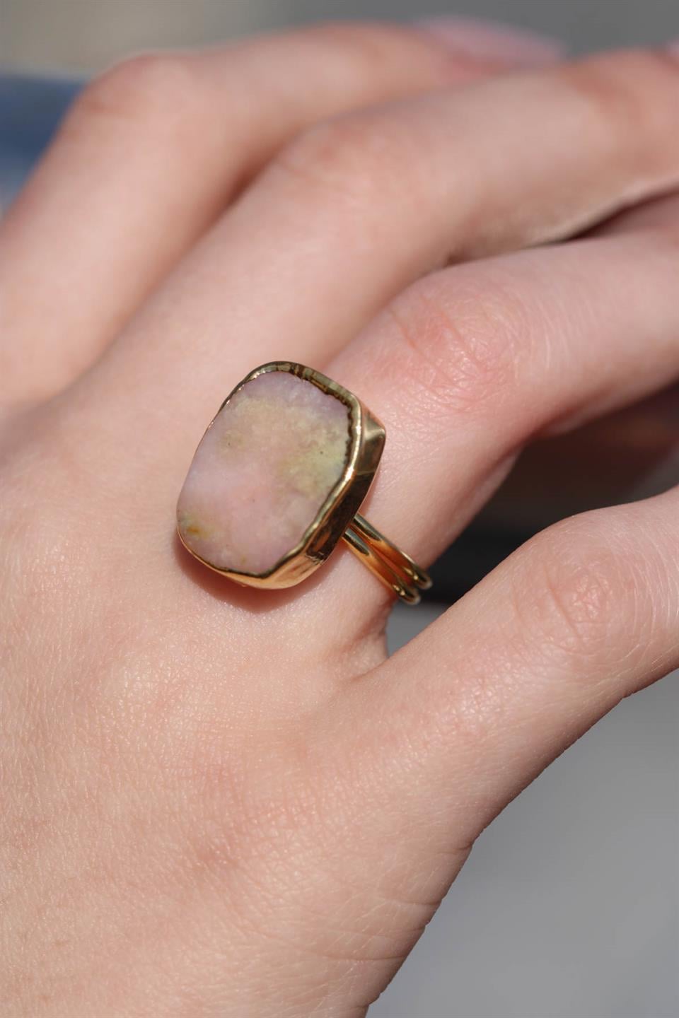 Pembe Opal Oval Model Altın Kaplama Ayarlanabilir Doğal Taş Yüzük