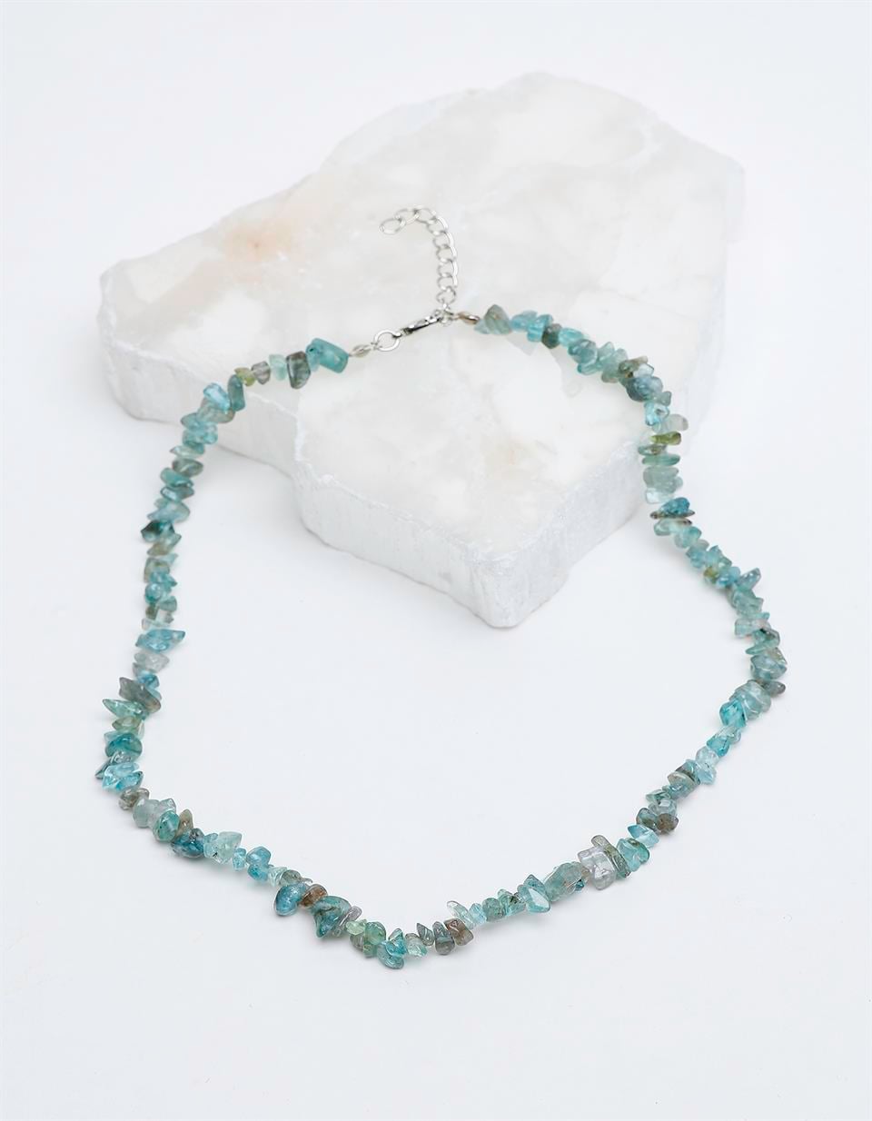 Apatit Şeffaf Mavi Renk Kırık Taş Model Doğal Taş Kolye