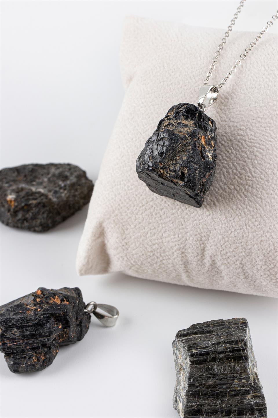 Siyah Turmalin Ham Parça Kolye Ucu