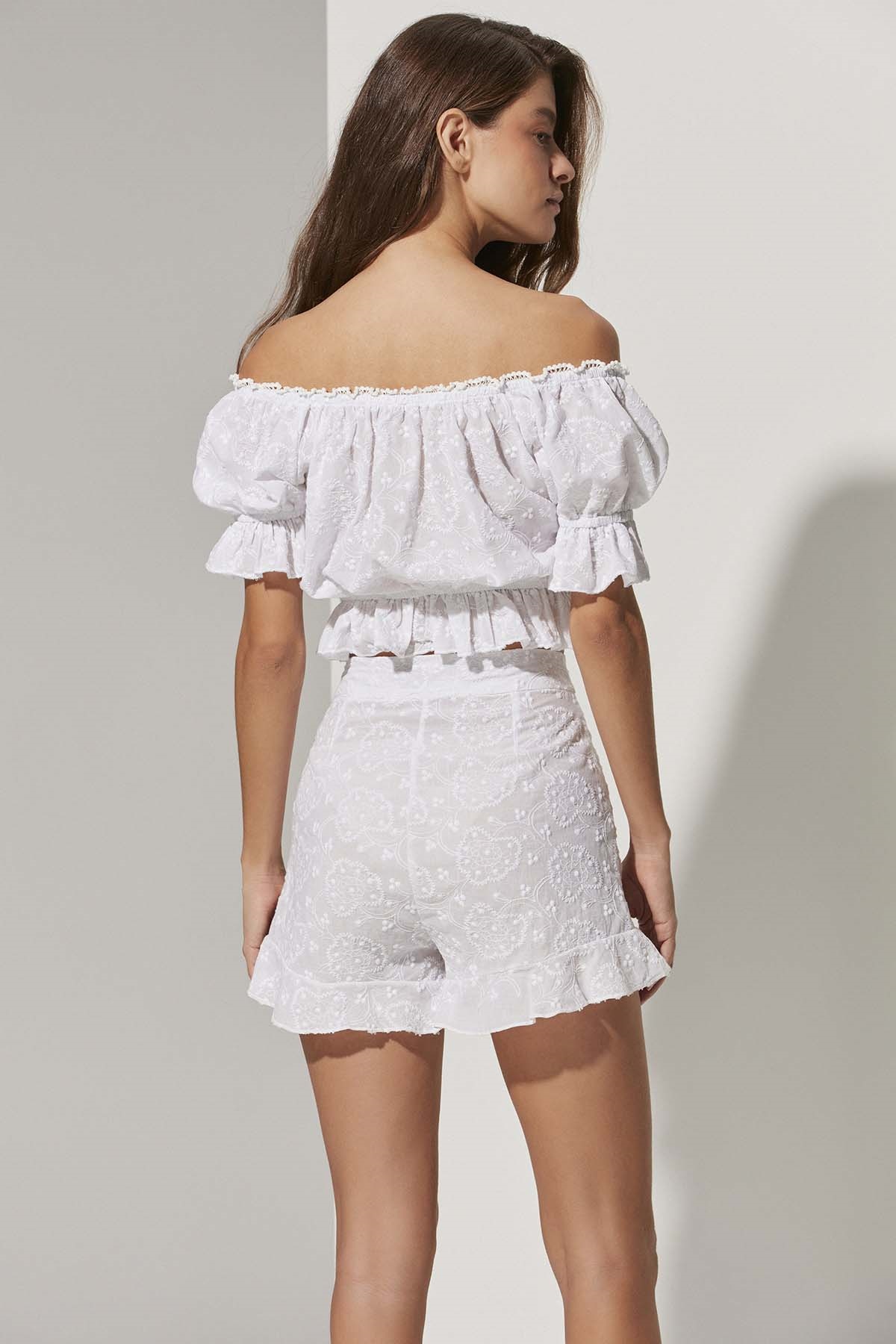 Brode Volanlı Beyaz Kadın Şort