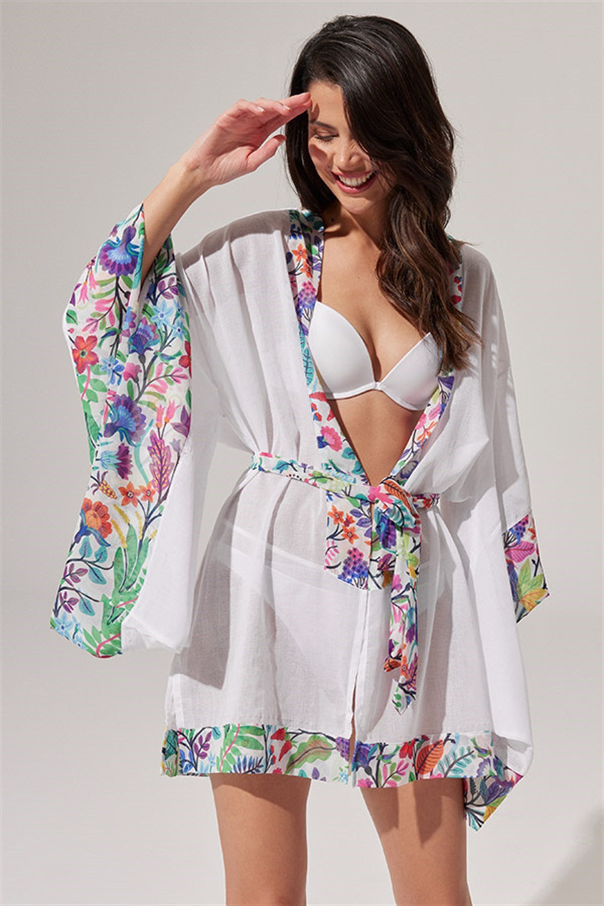 Çiçek Desen Kısa Beyaz Kimono