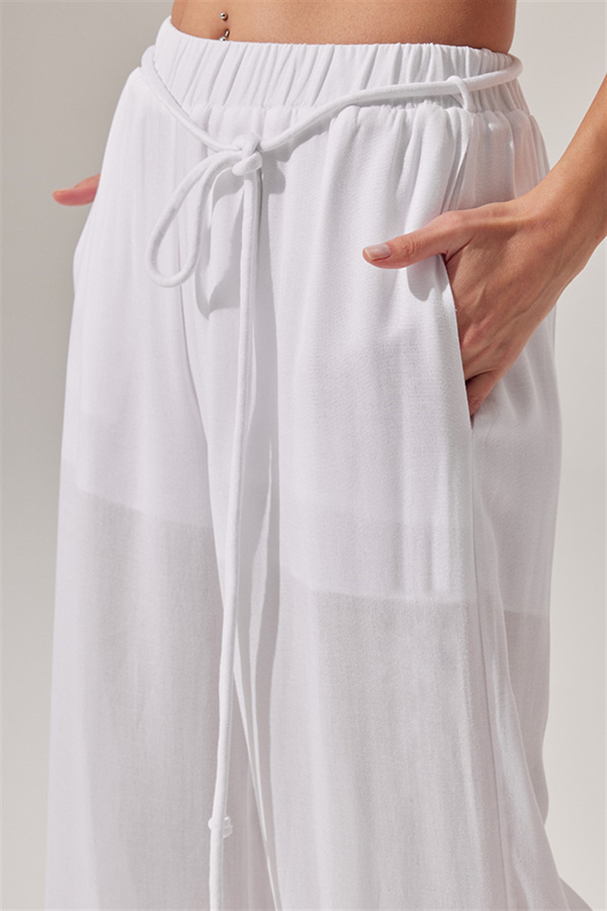 Croplu, Süzene Detaylı Pantolon Takım