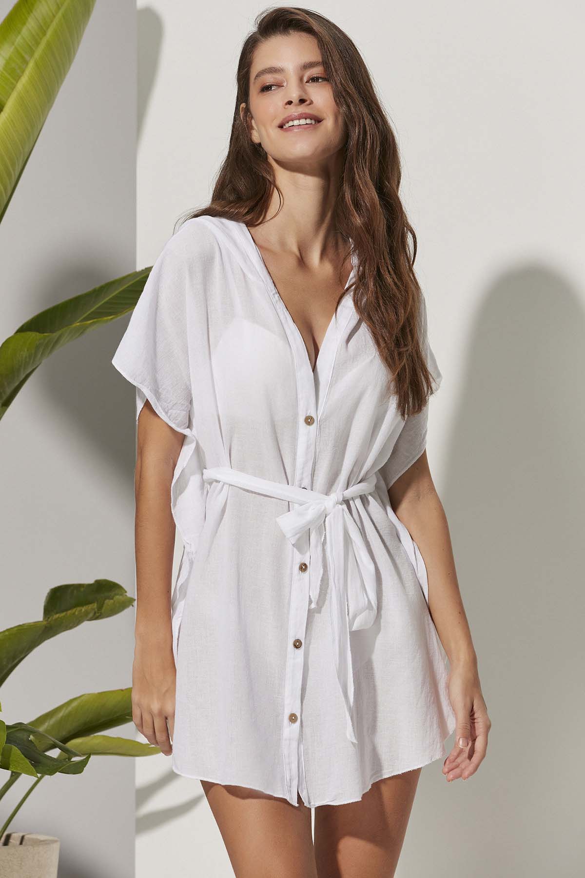 Túnica de mujer blanca con capucha