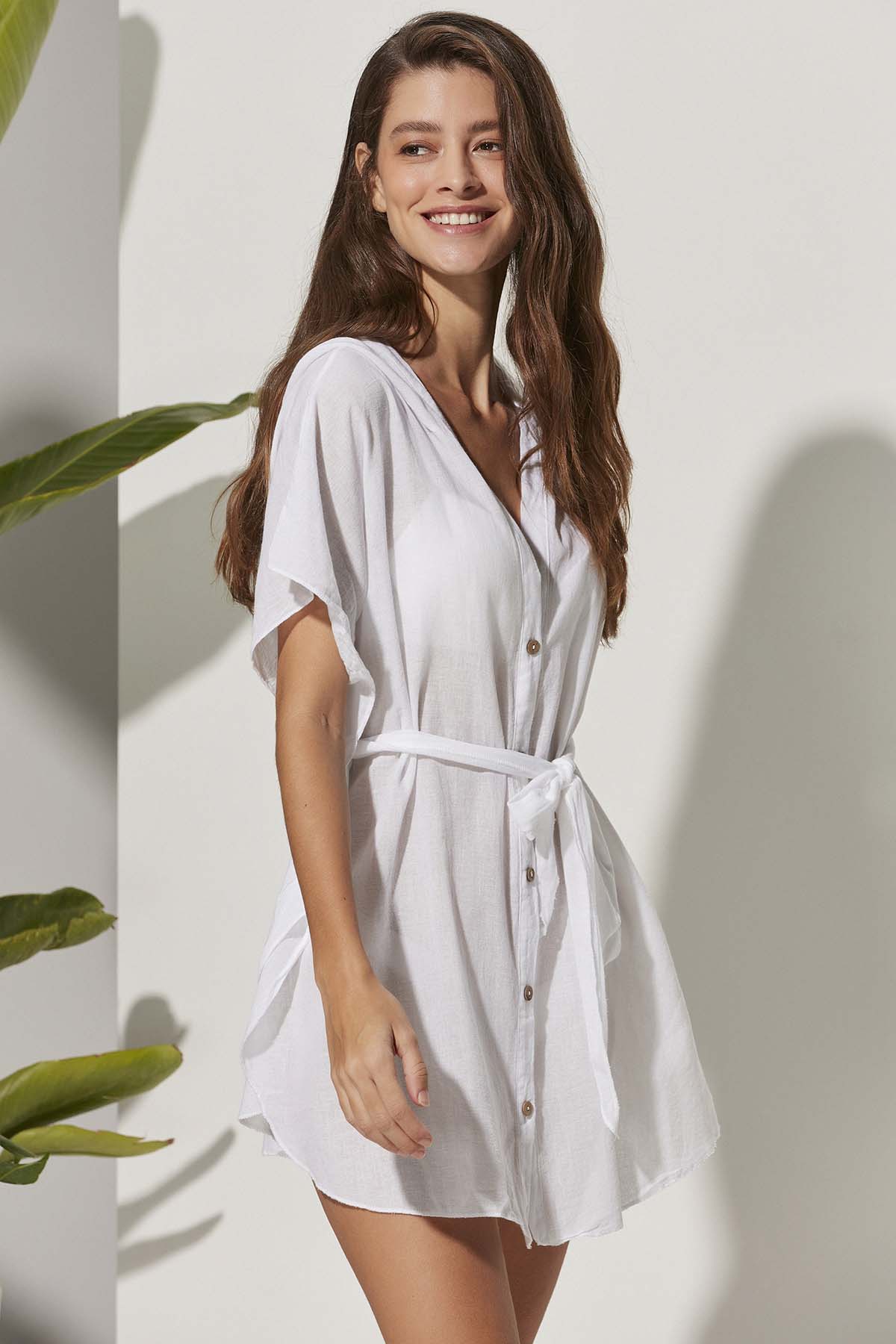 Túnica de mujer blanca con capucha