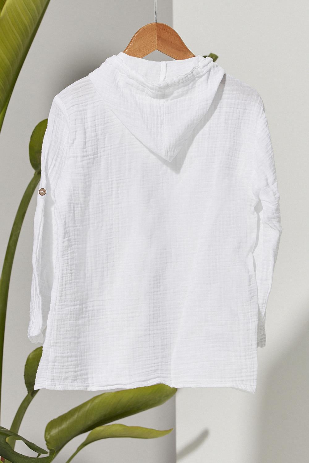 Camiseta blanca con capucha para niños