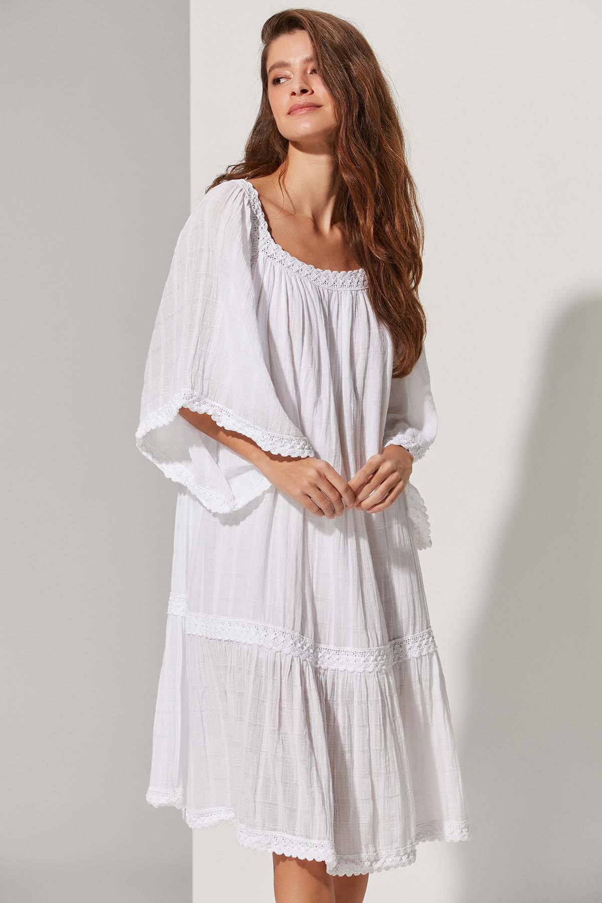 Square Collar, Wide Sleeve