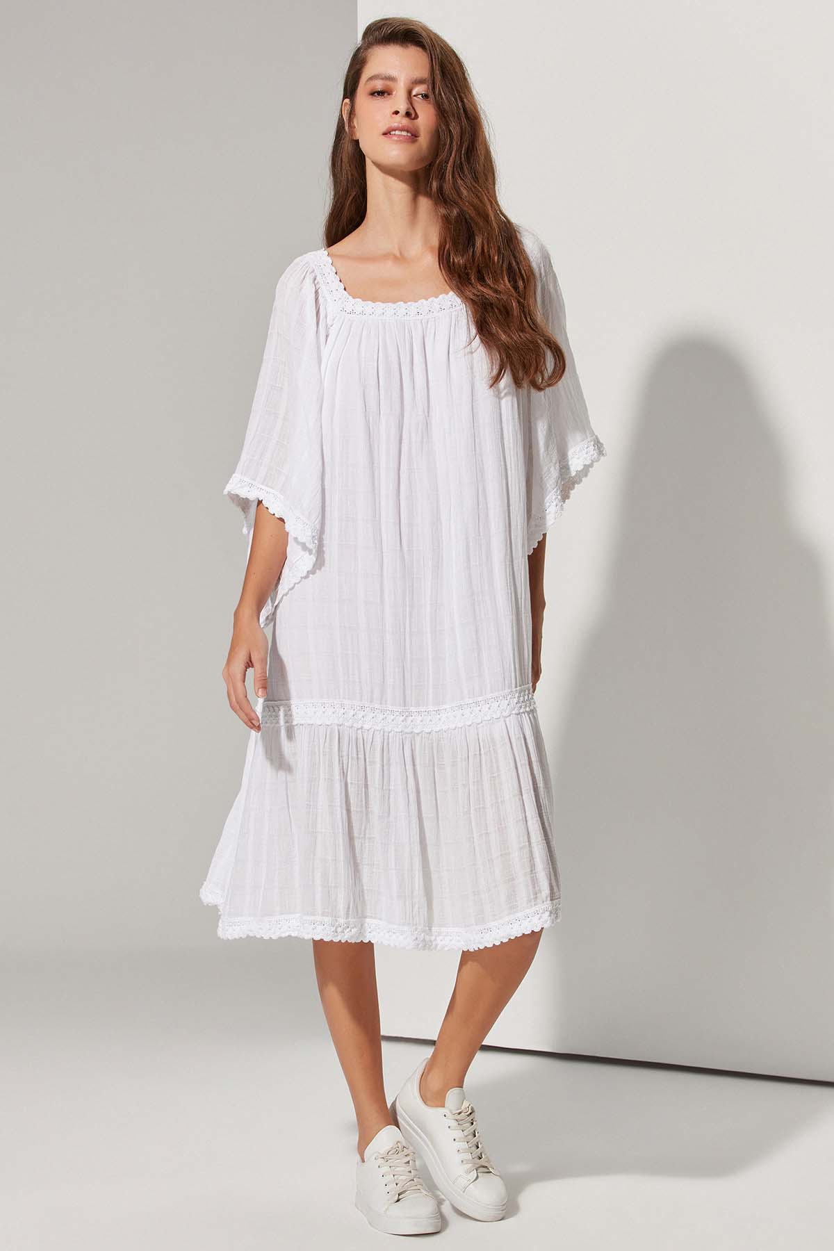 Square Collar, Wide Sleeve
