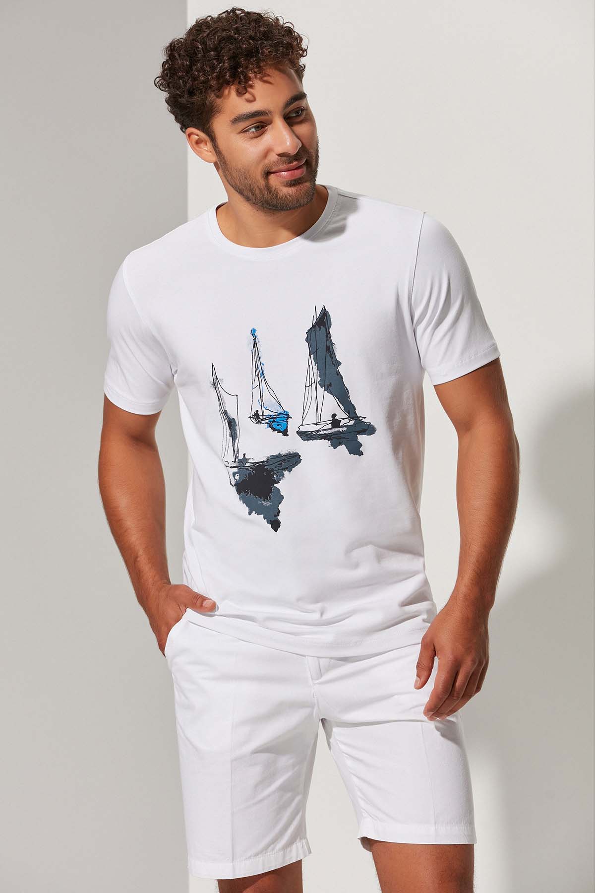 O Yaka Yelkenli Erkek T-Shirt