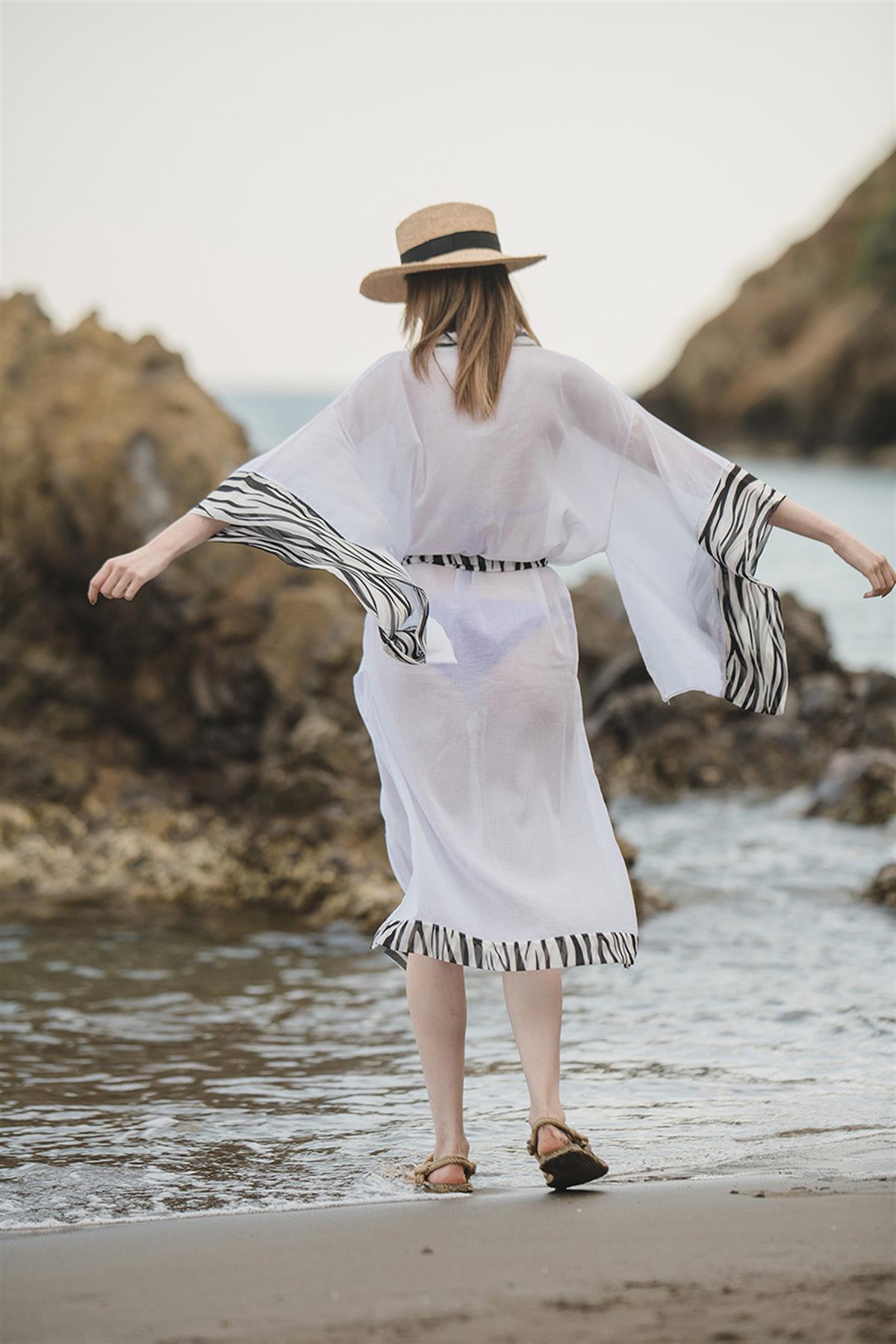Zebra Desen Uzun Beyaz Kimono