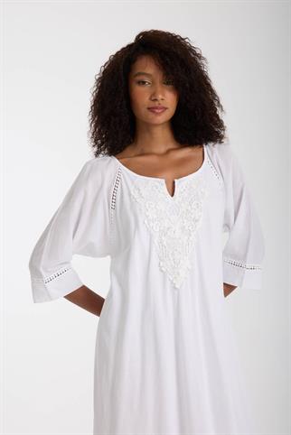 Dantel Yaka Detaylı Elbise