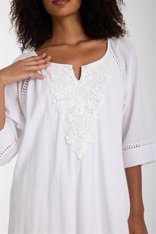 Dantel Yaka Detaylı Elbise