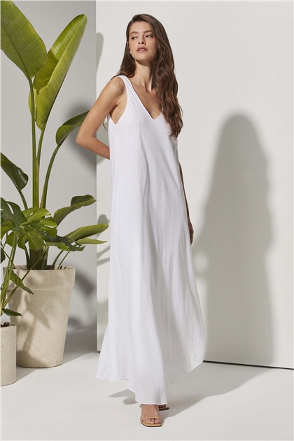 Kolsuz V Yaka Düz Elbise