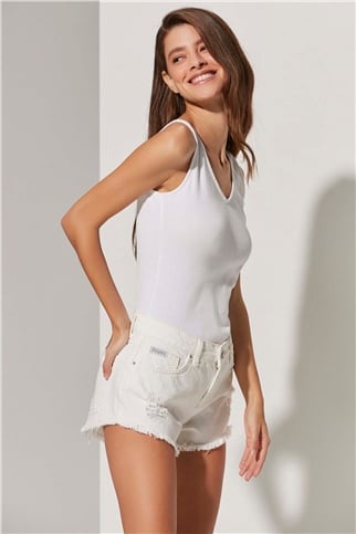 Püsküllü Beyaz Kadın Şort