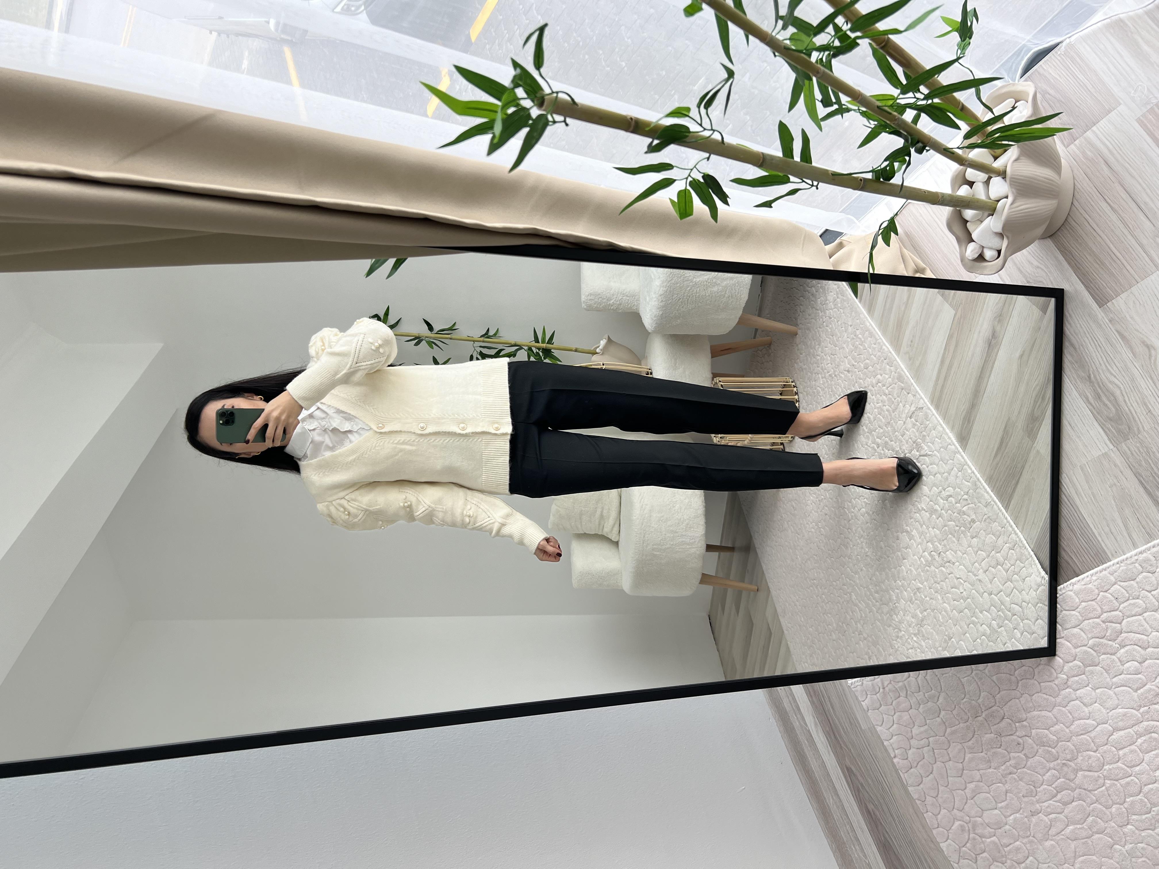 AÇIK KREM İNCİ DETAYLI HIRKA