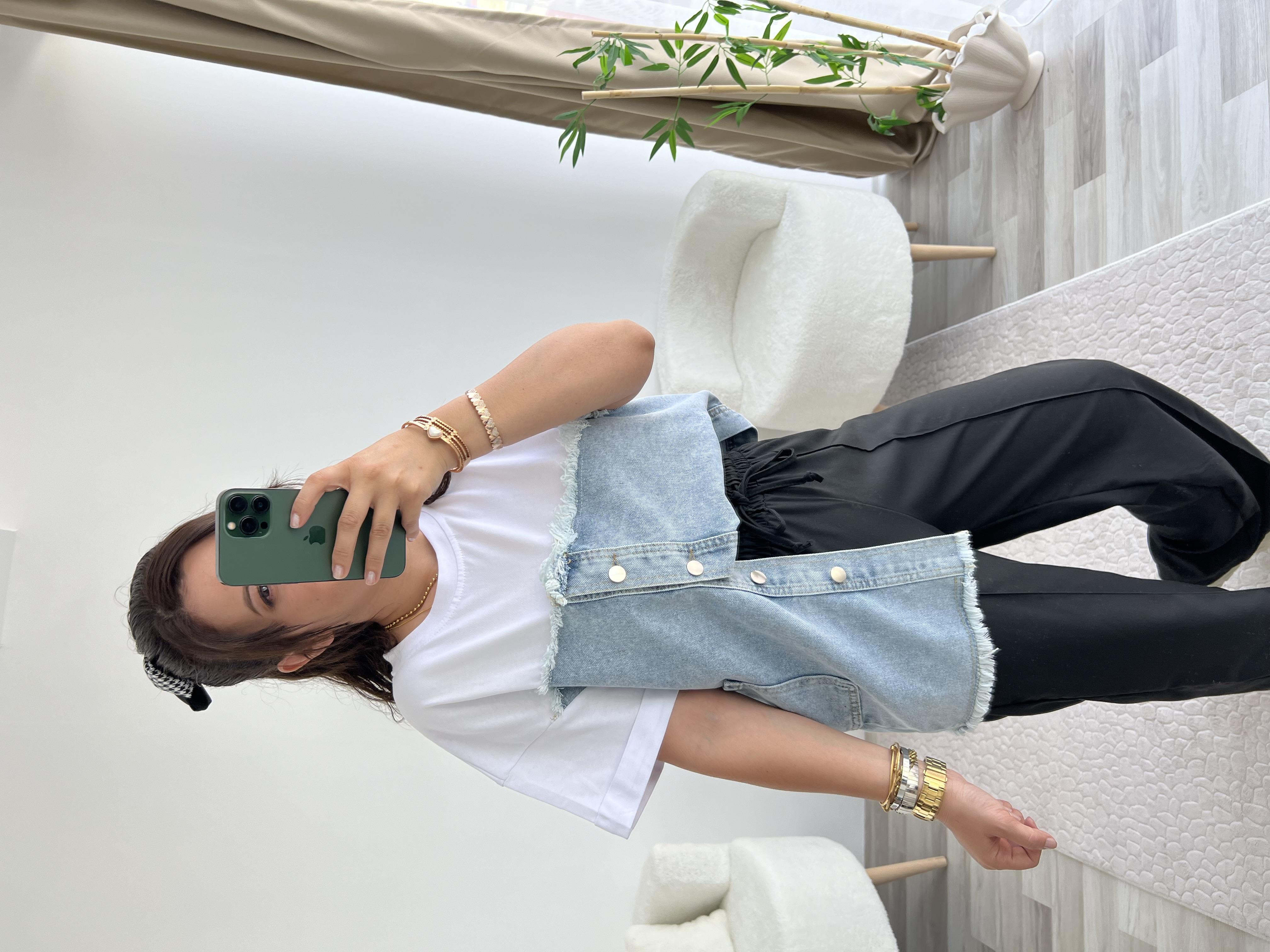 Beyaz Jean Detaylı Düğmeli Tshirt