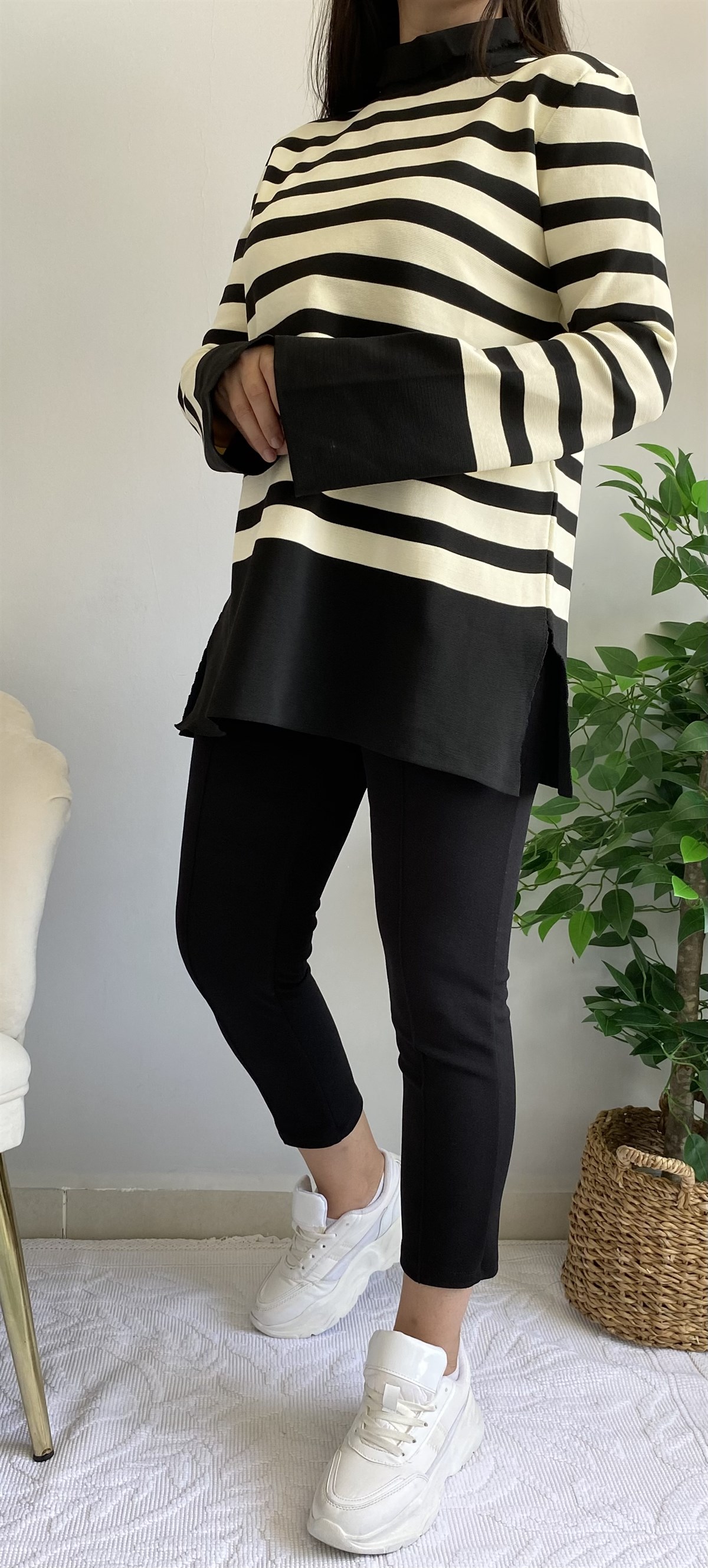 DİK YAKA YIRTMAÇLI ÇİZGİLİ TUNİK KAZAK