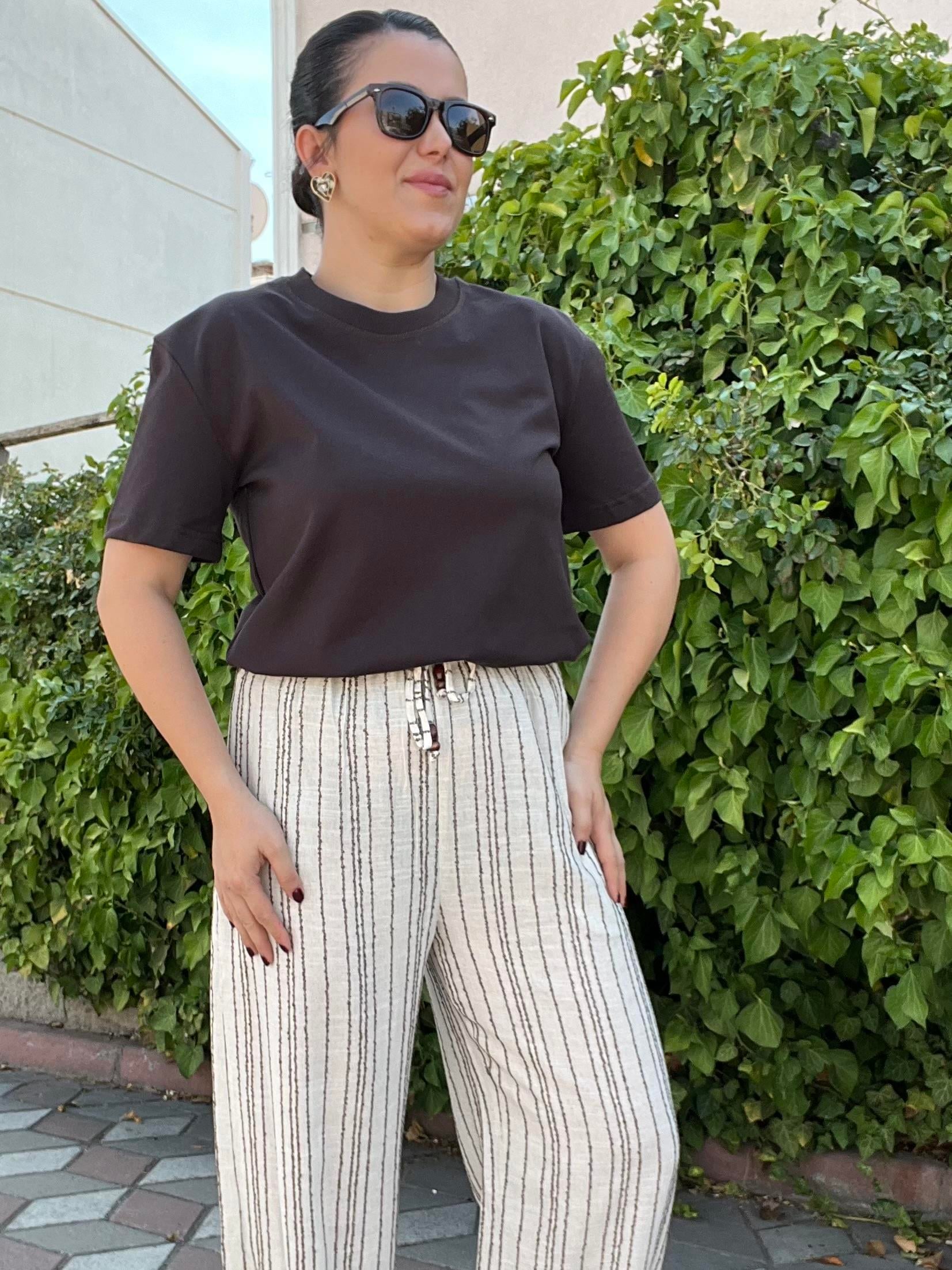 Dilvin Acı Kahve Dekoratif Yaka Premium Tişört