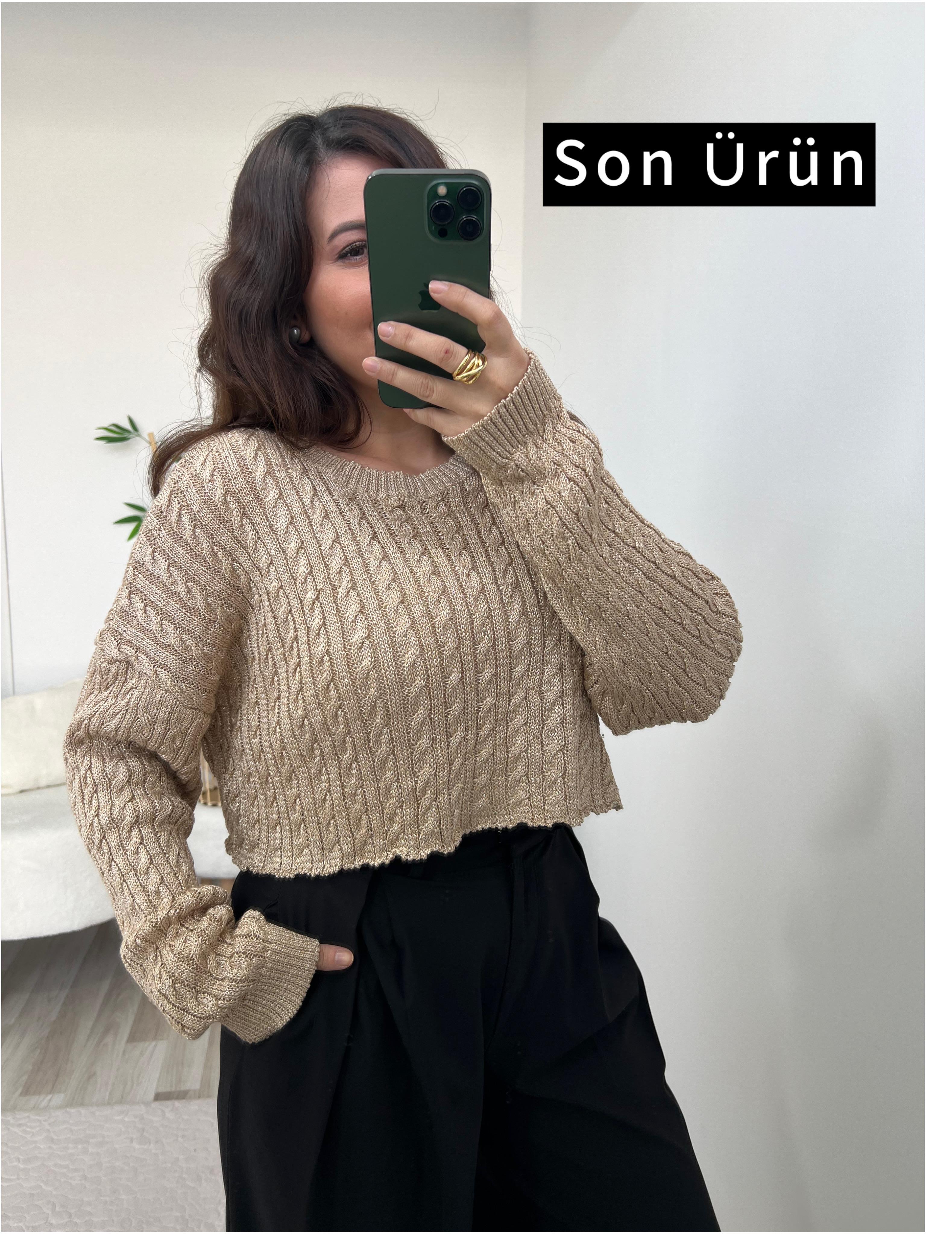 Dilvin Gold Simli Düşük Omuz Crop Kazak