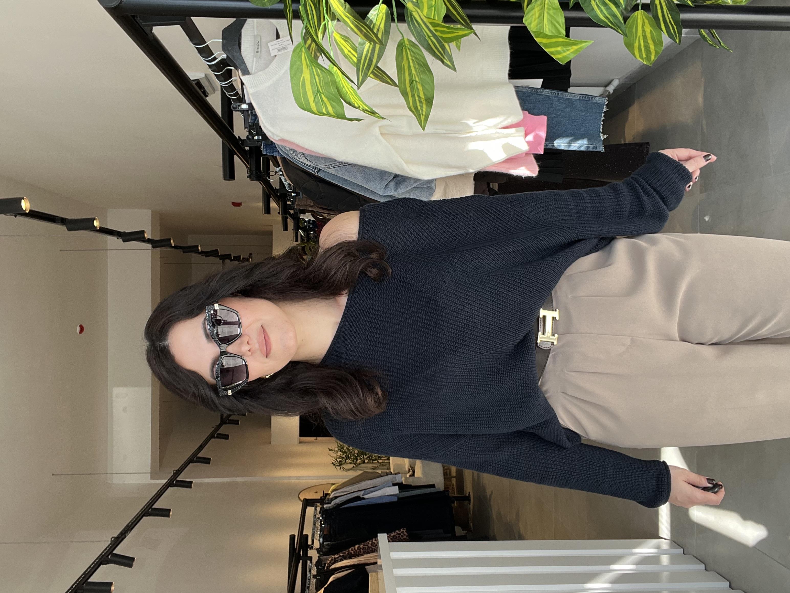 Dilvin Lacivert Oval Yaka Triko Bluz