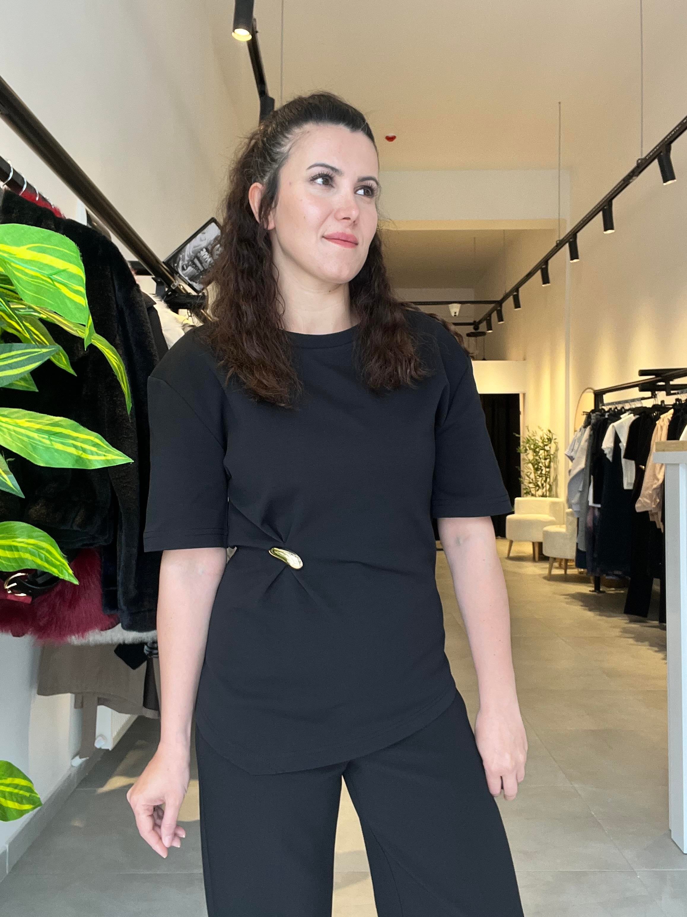 Dilvin Siyah Gold Toka Detaylı Bluz