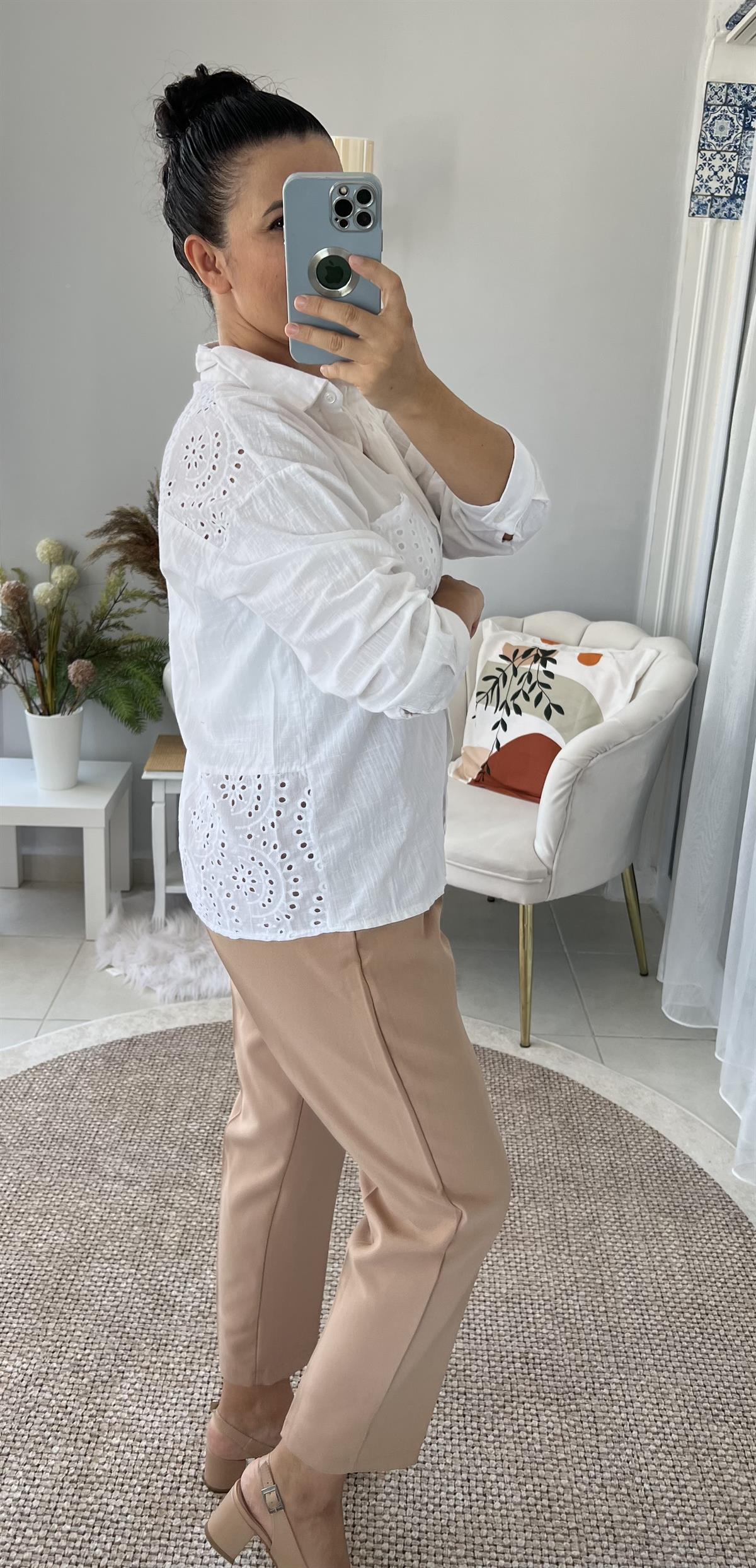 EKRU CEP DETAYLI FİSTO İŞLEMELİ GÖMLEK