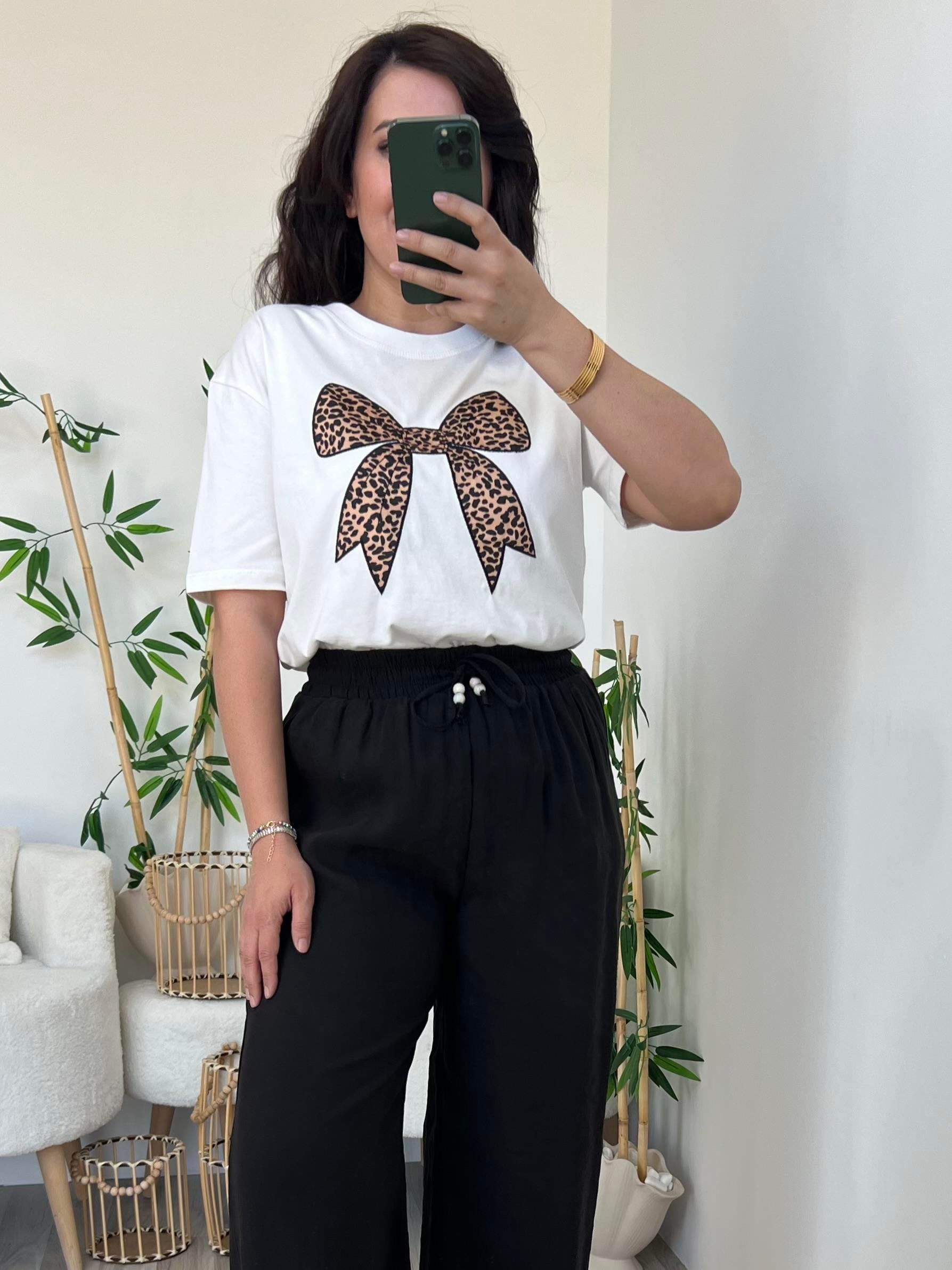 Ekru Kurdele Detaylı Tişört