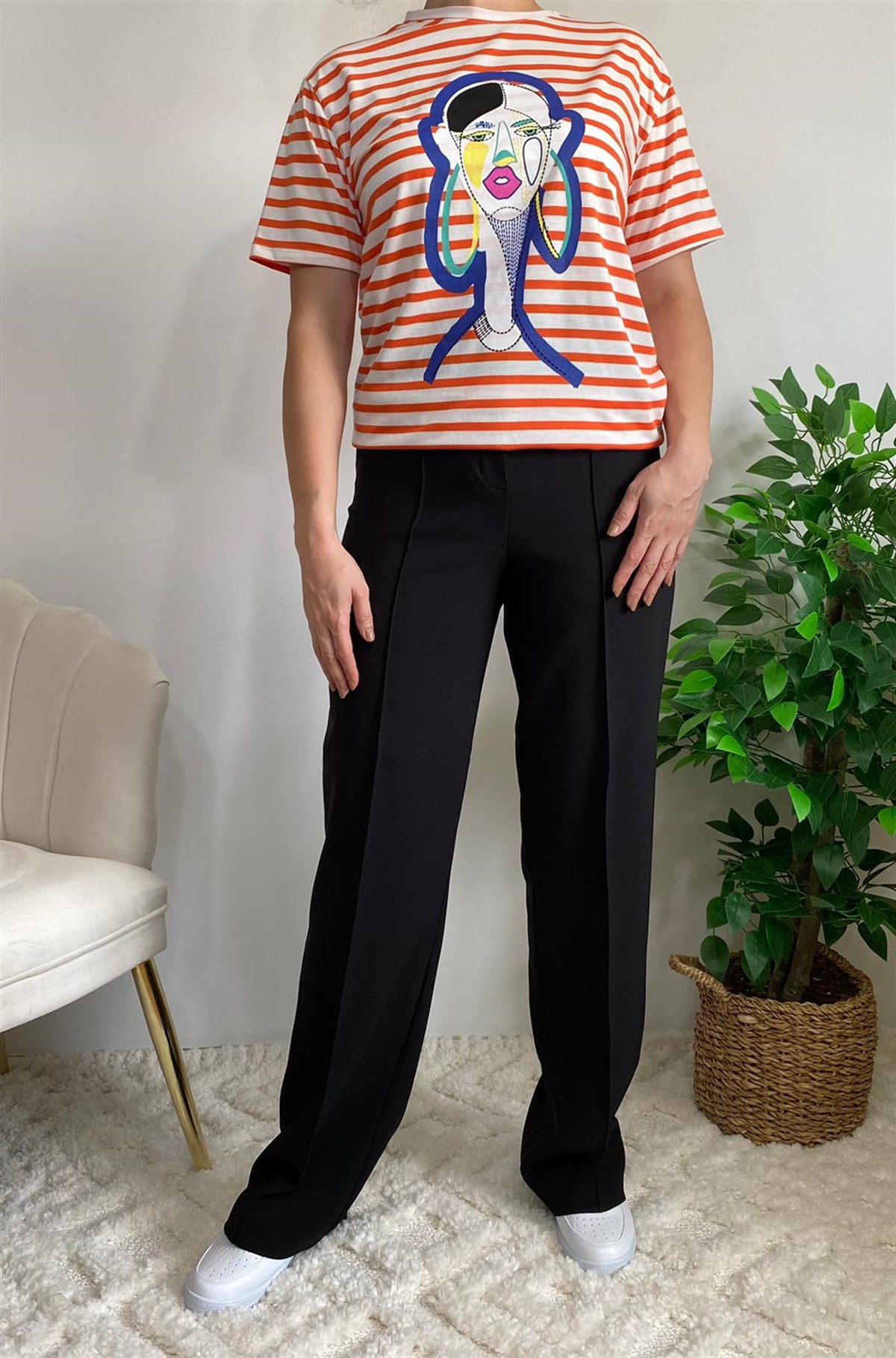 Firesh Küpeli Kız Figürlü Turuncu Çizgili Tişört