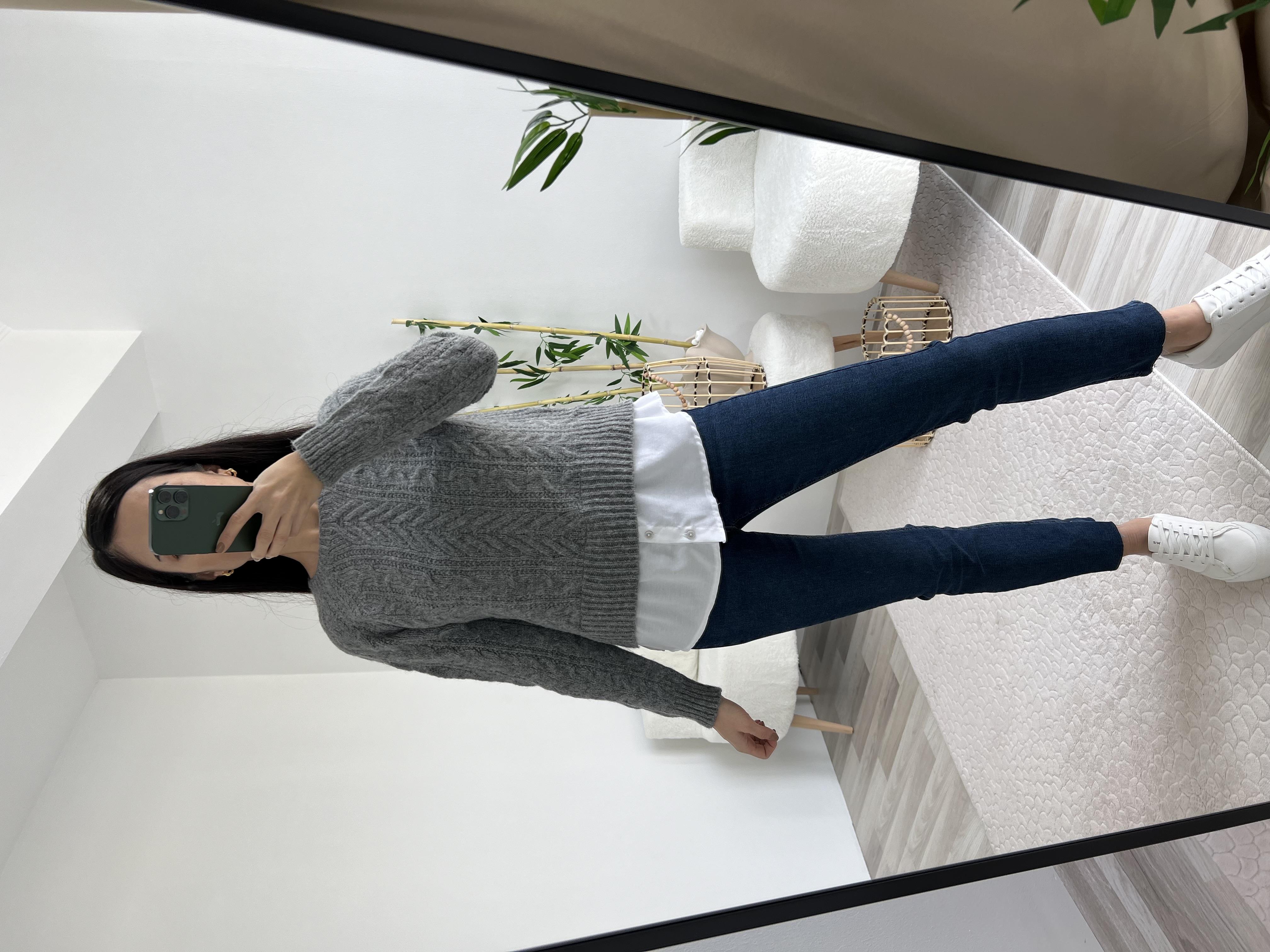 GRİ GÖMLEK DETAYLI KAZAK