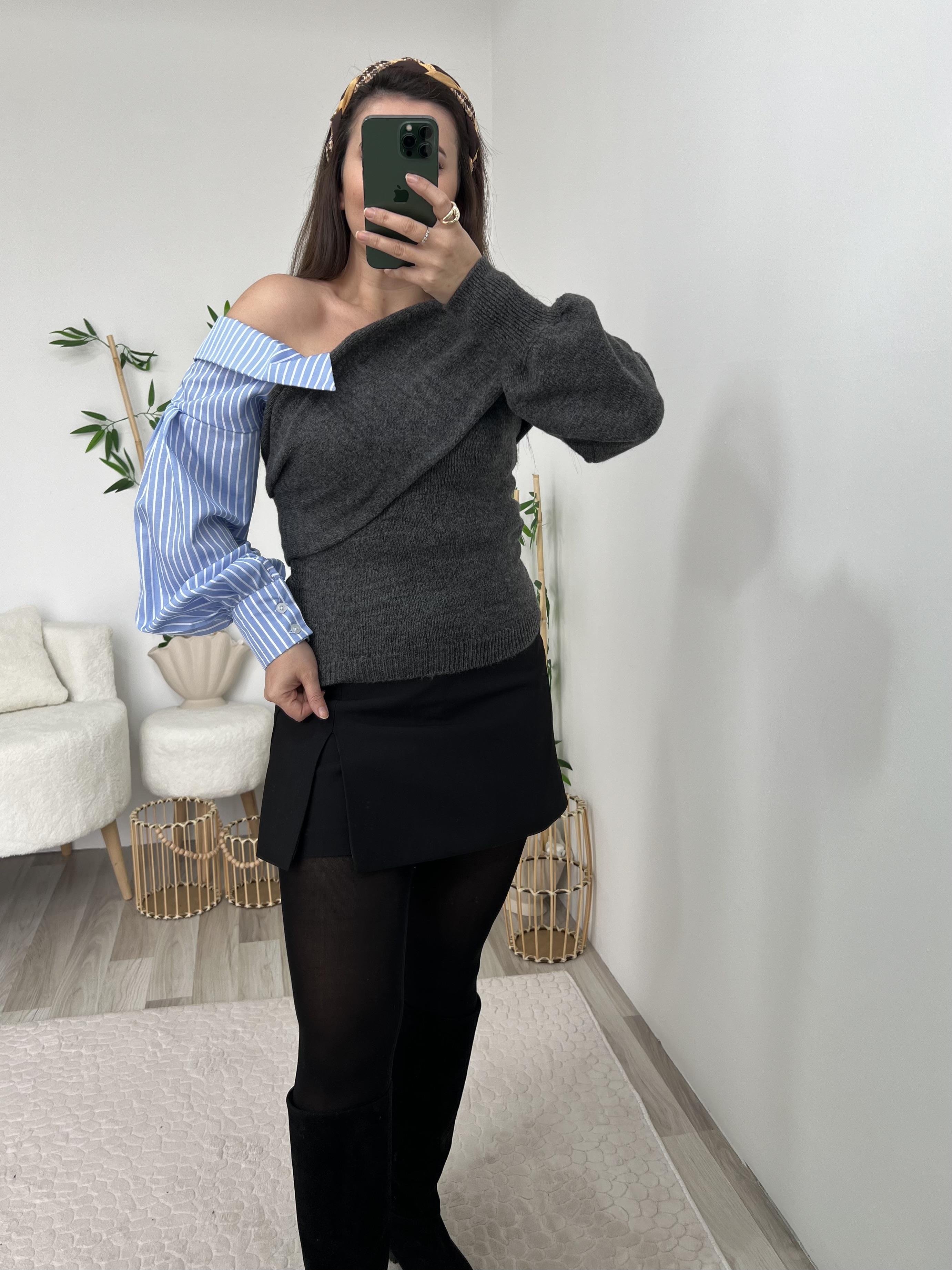 Gri Gömlek Detaylı Triko Kazak