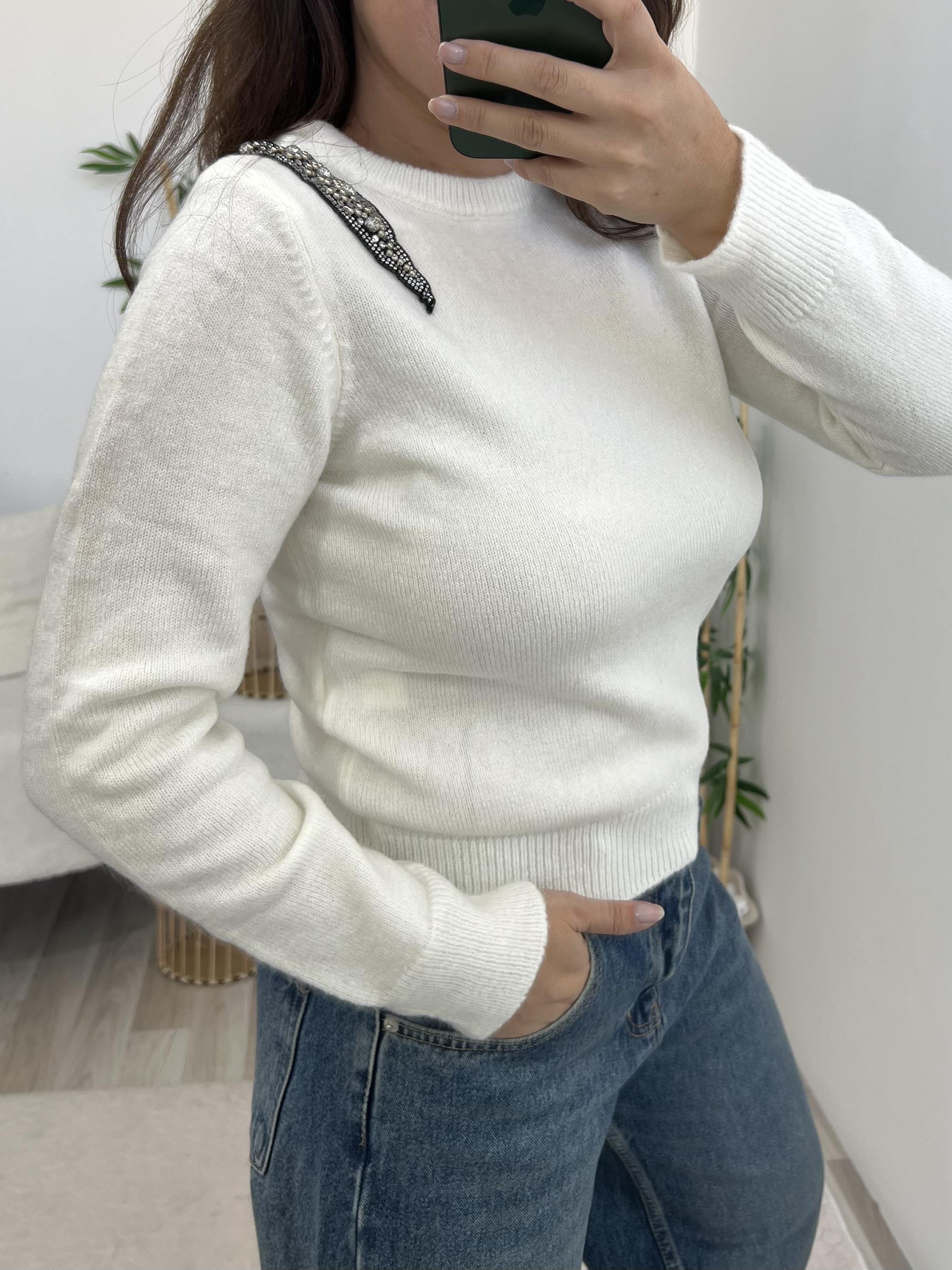 Krem Sırt Dekolteli İşlemeli Kazak