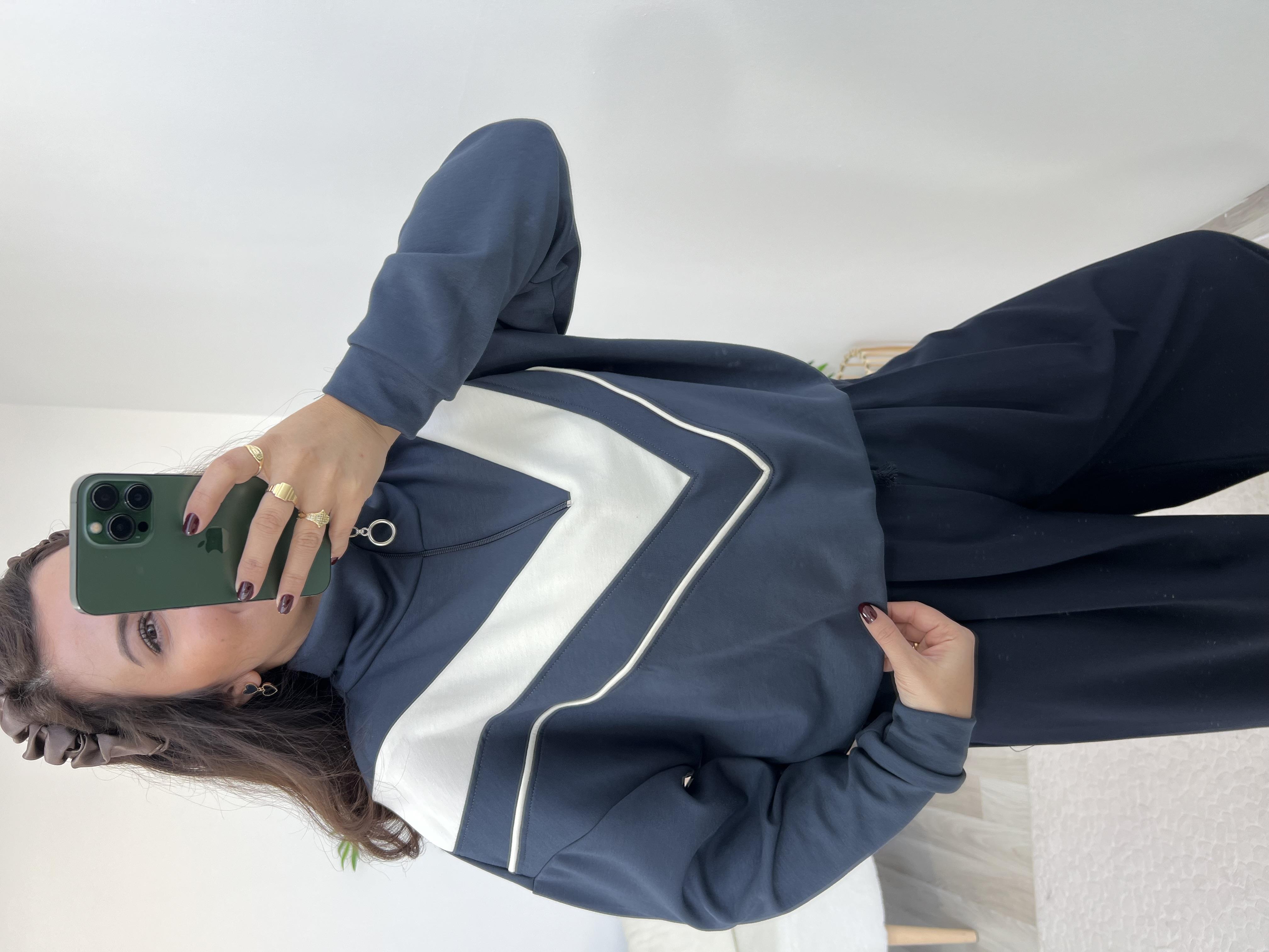 Mavi Beyaz Çizgi Geçişli Sweatshirt