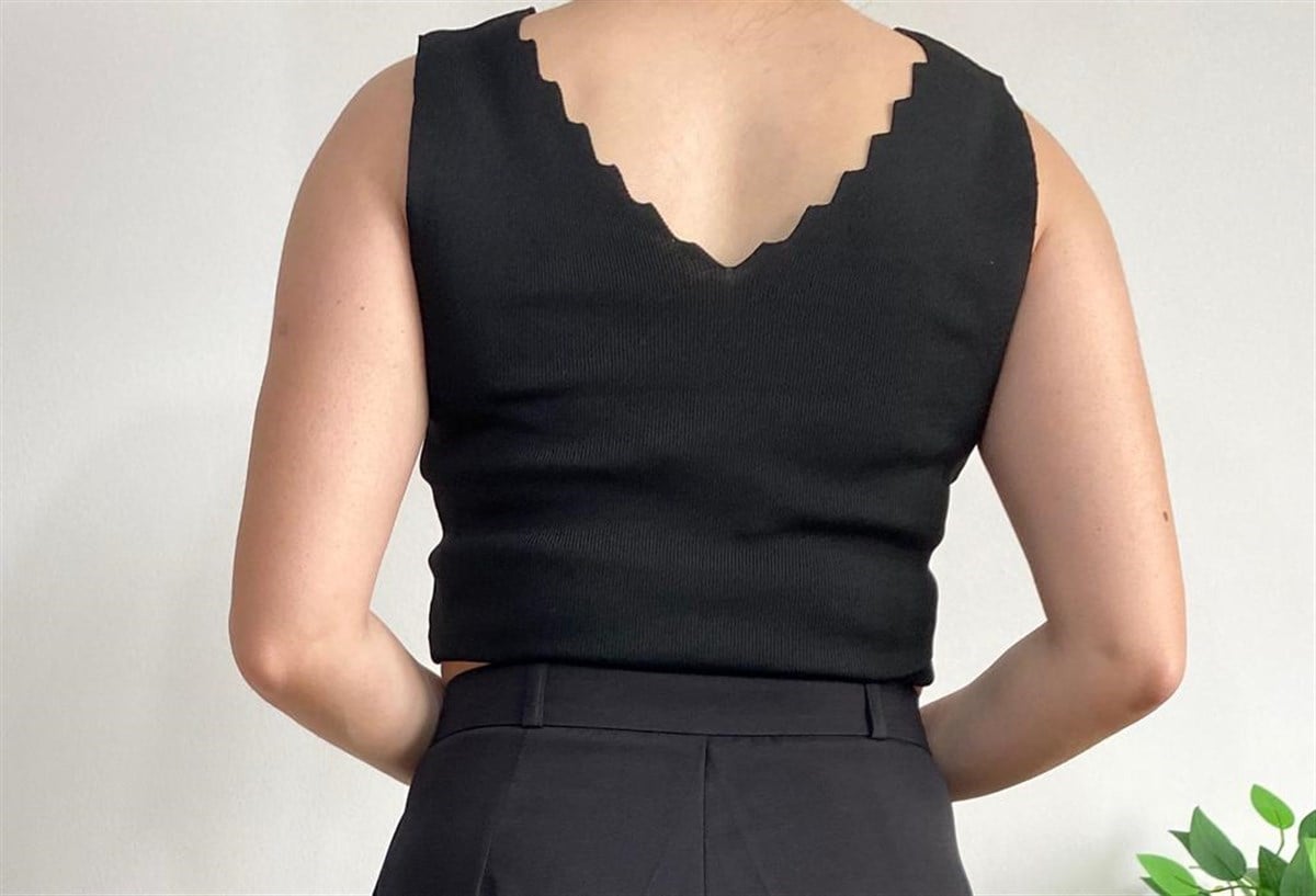 Ön Arka Merdiven V Yaka Fitilli Beyaz Triko Crop Bluz