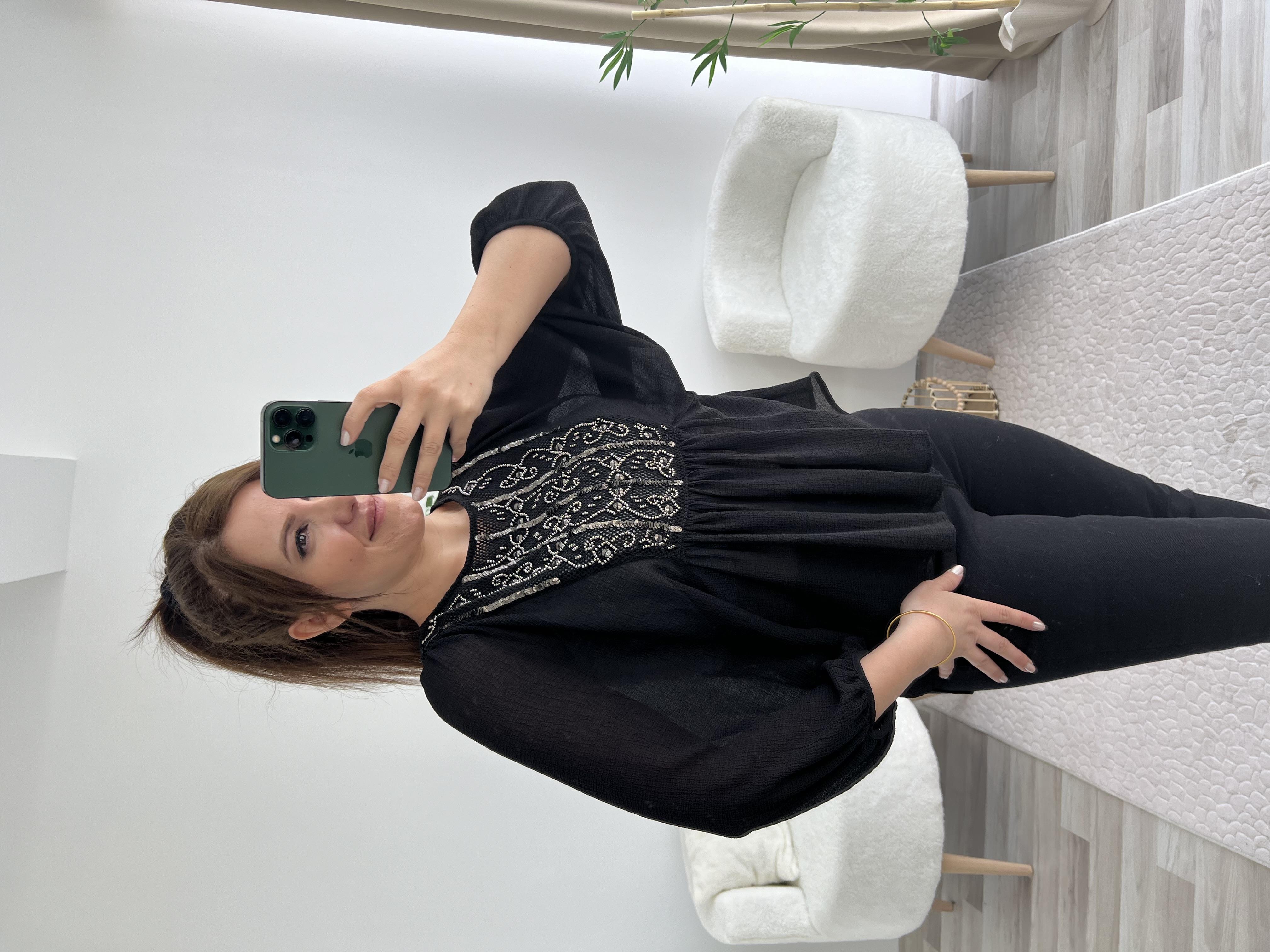 SİYAH BONCUK İŞLEMELİ BLUZ