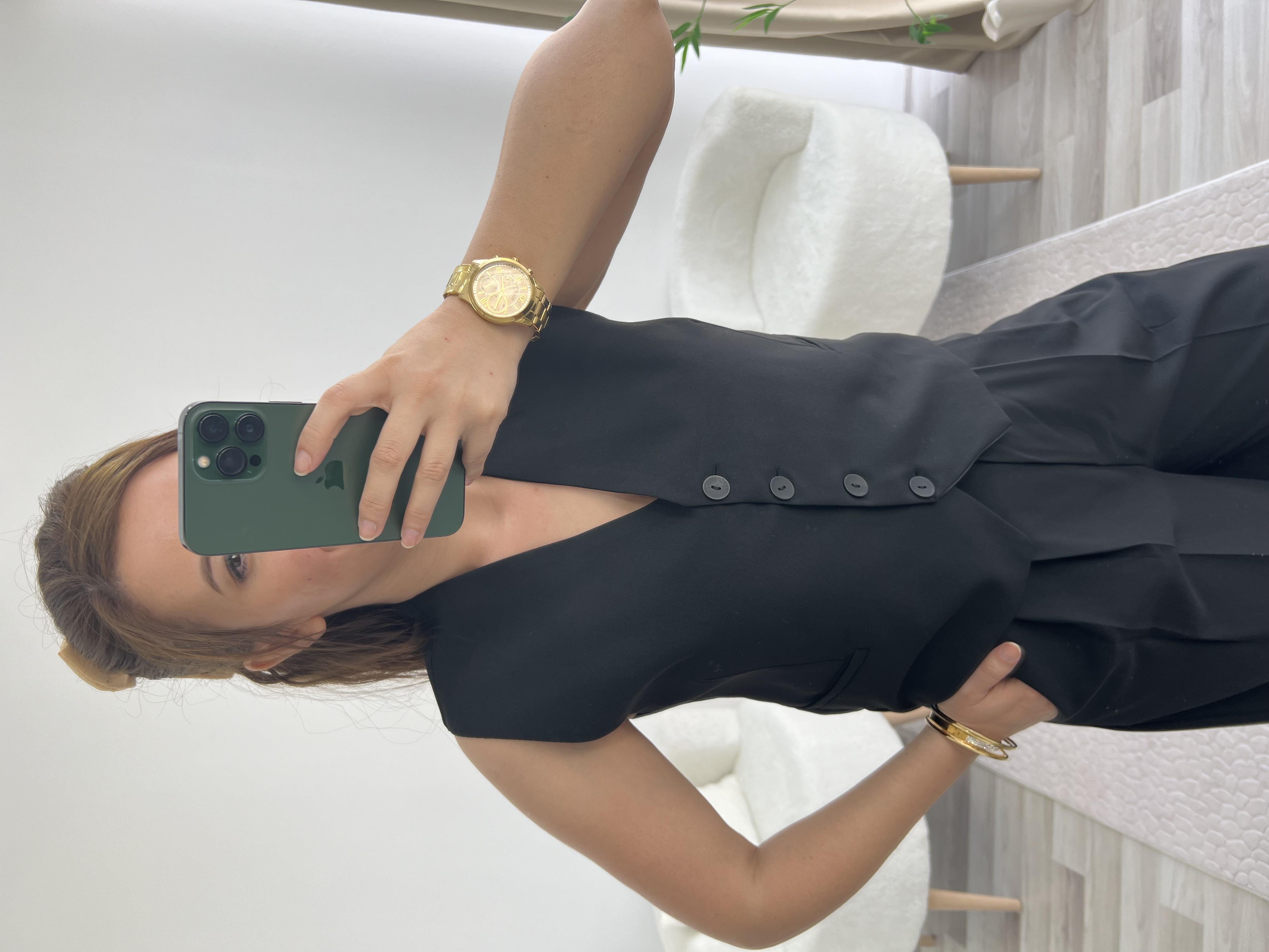 SİYAH DÜĞME KAPAMALI YELEK