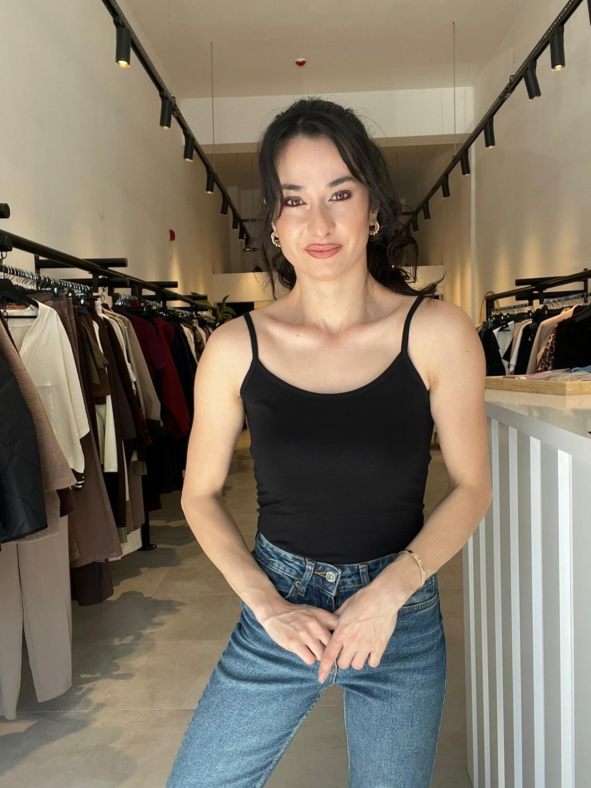 Siyah İp Askılı Atlet Badi