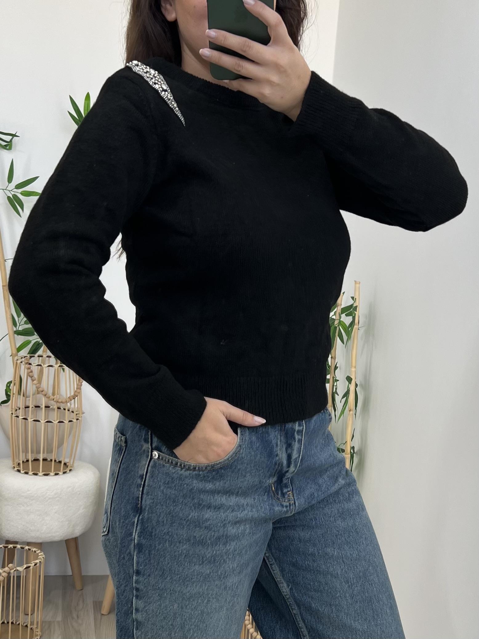 Siyah Sırt Dekolteli İşlemeli Kazak