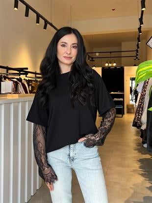 Siyah Kolları Dantel Detaylı Bluz