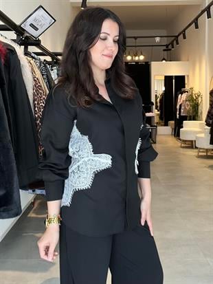 Siyah Yanları Dantel Geçişli Gömlek