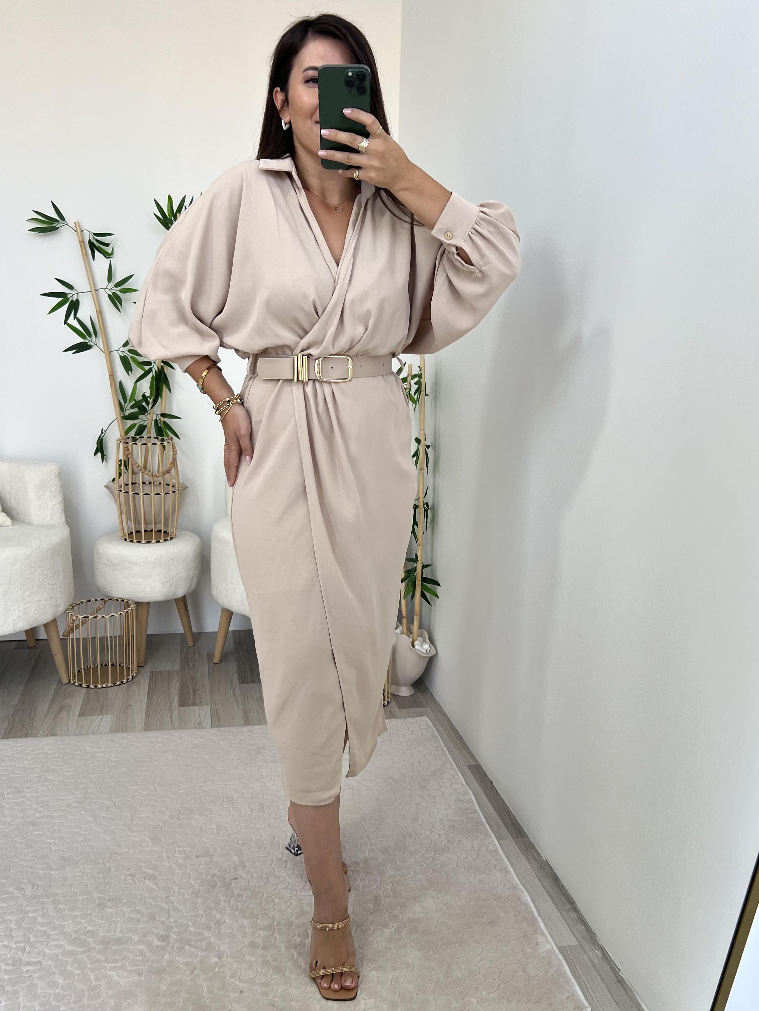 AÇIK KREM KRUVAZE KEMERLİ ELBİSE 